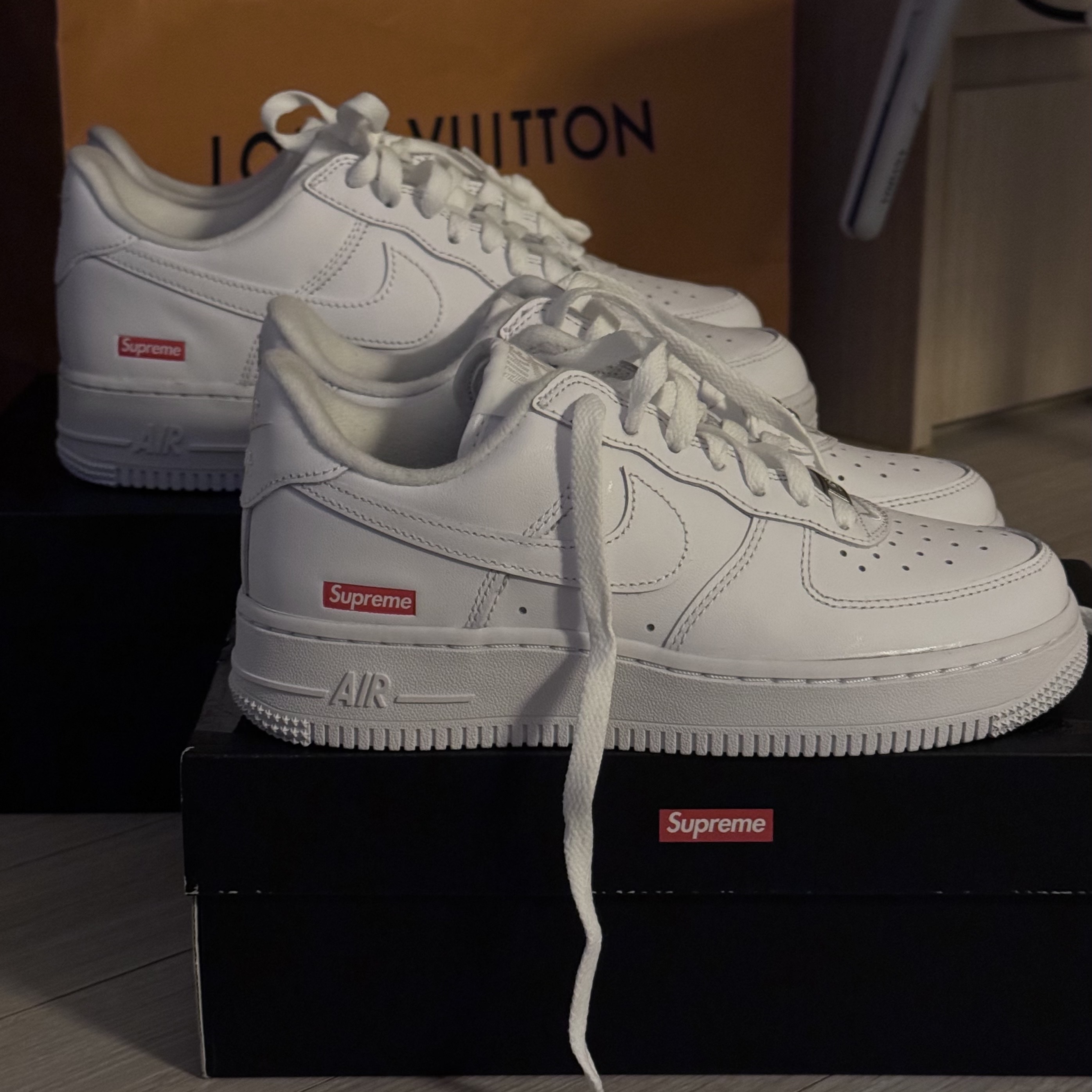 Nike x Supreme Air Force 1 Low White 착용 스타일