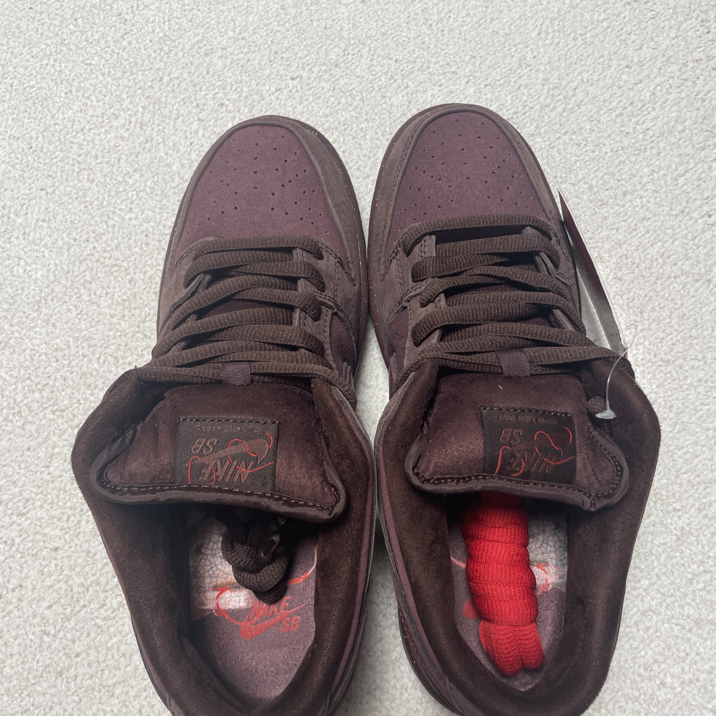 Nike SB Dunk Low PRM Burgundy Crush 착용 스타일 - 4