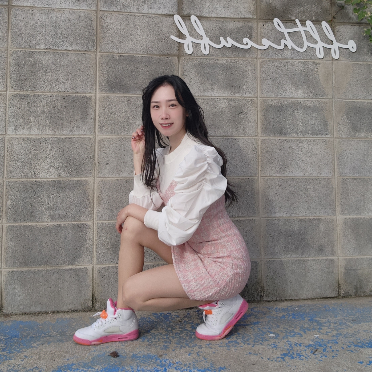 (GS) Jordan 5 Retro Pinksicle and Safety Orange, Nike Everyday Essential Crew Socks White (3 Pack/Korean Ver.) 착용 스타일