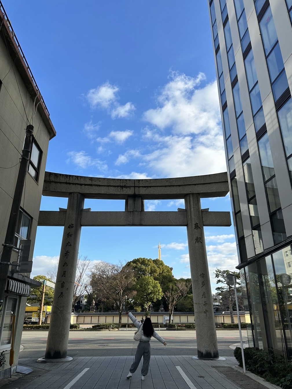 COS Quilted Mini Bag Cream 착용 스타일 - 1
