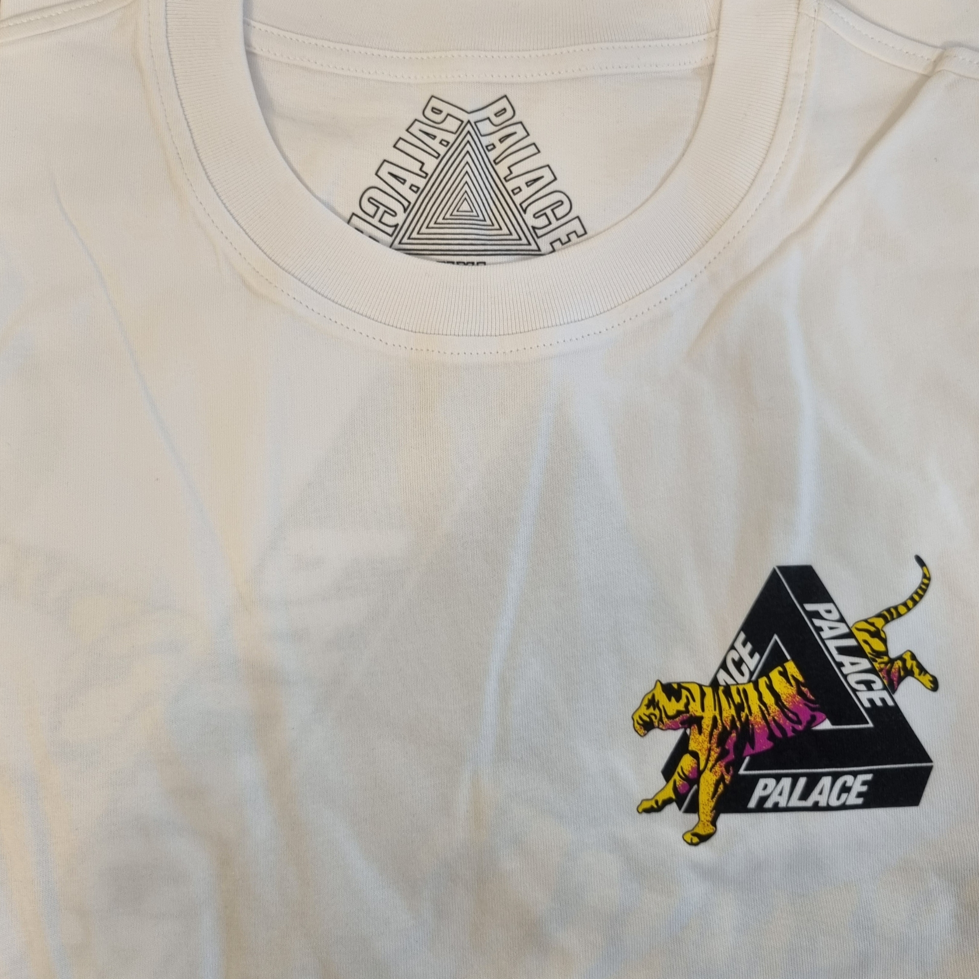 Palace Korea Tri-Ferg T-Shirt White - 24SS 착용 스타일 - 2