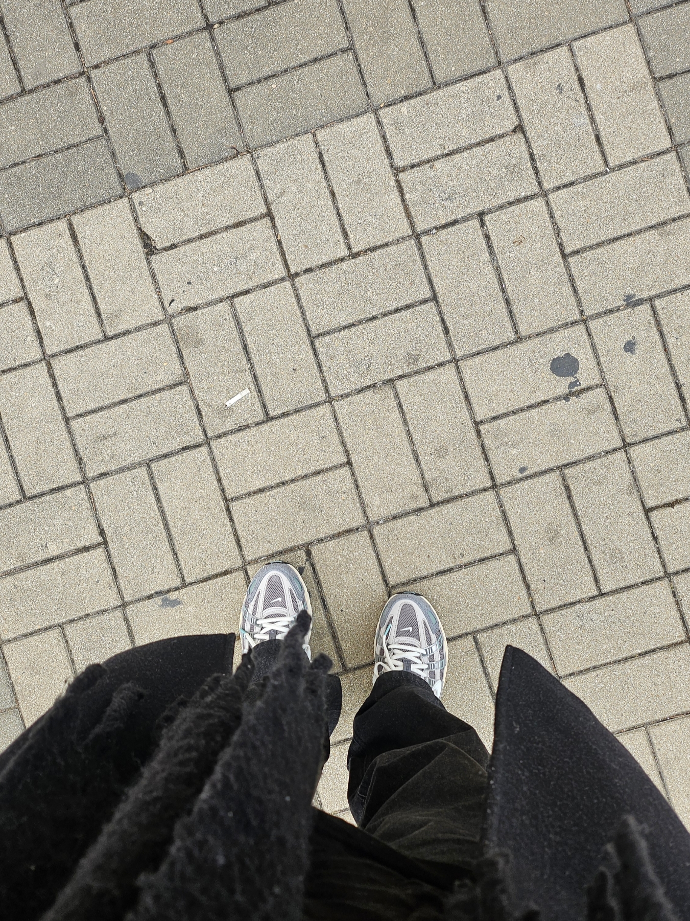 Nike P-6000 Flat Pewter Light Iron Ore 착용 스타일