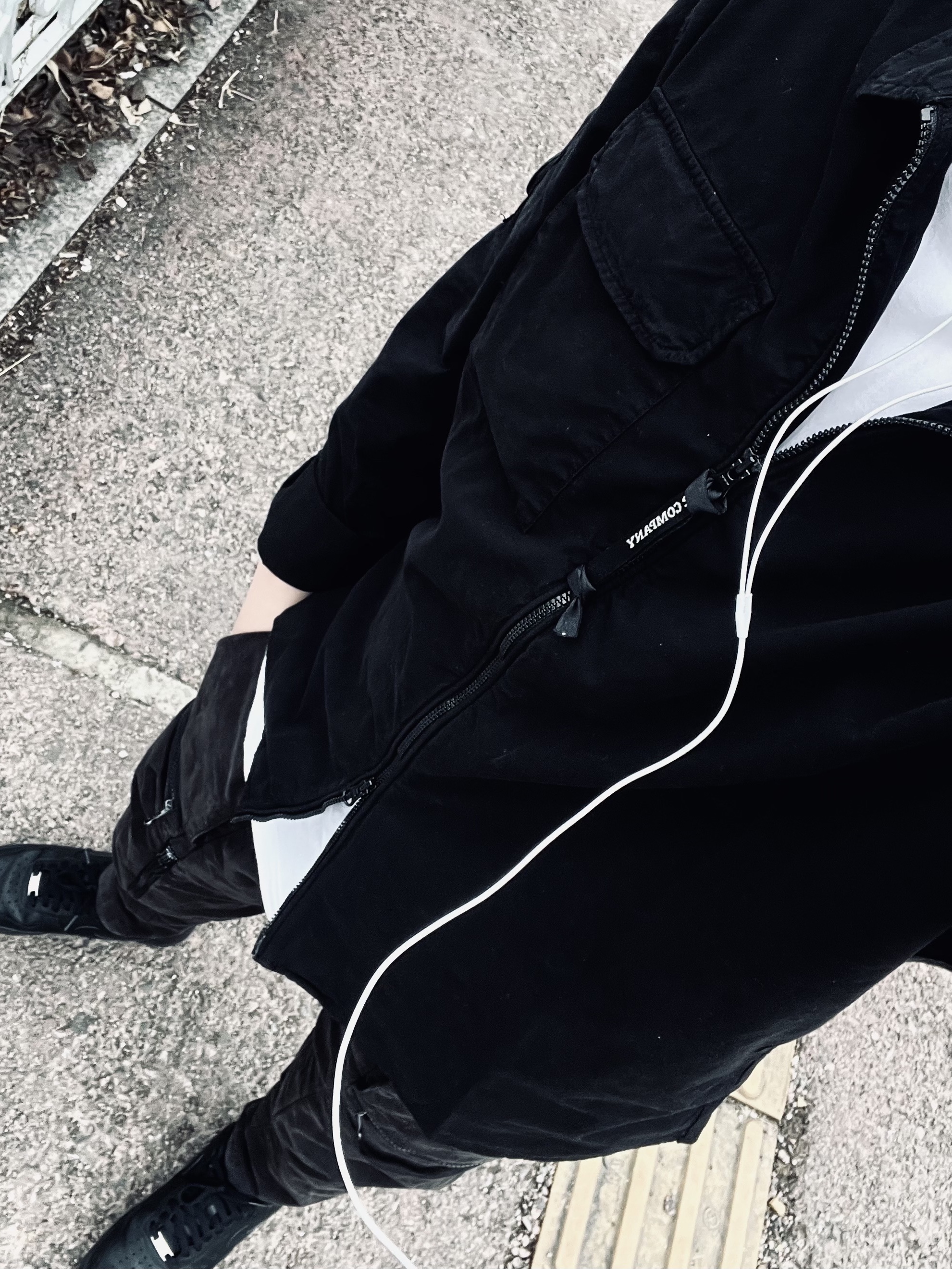 C.P. Company Gabardine Zipped Shirt Black - 23SS, Nike Air Force 1 '07 Low Triple Black 착용 스타일