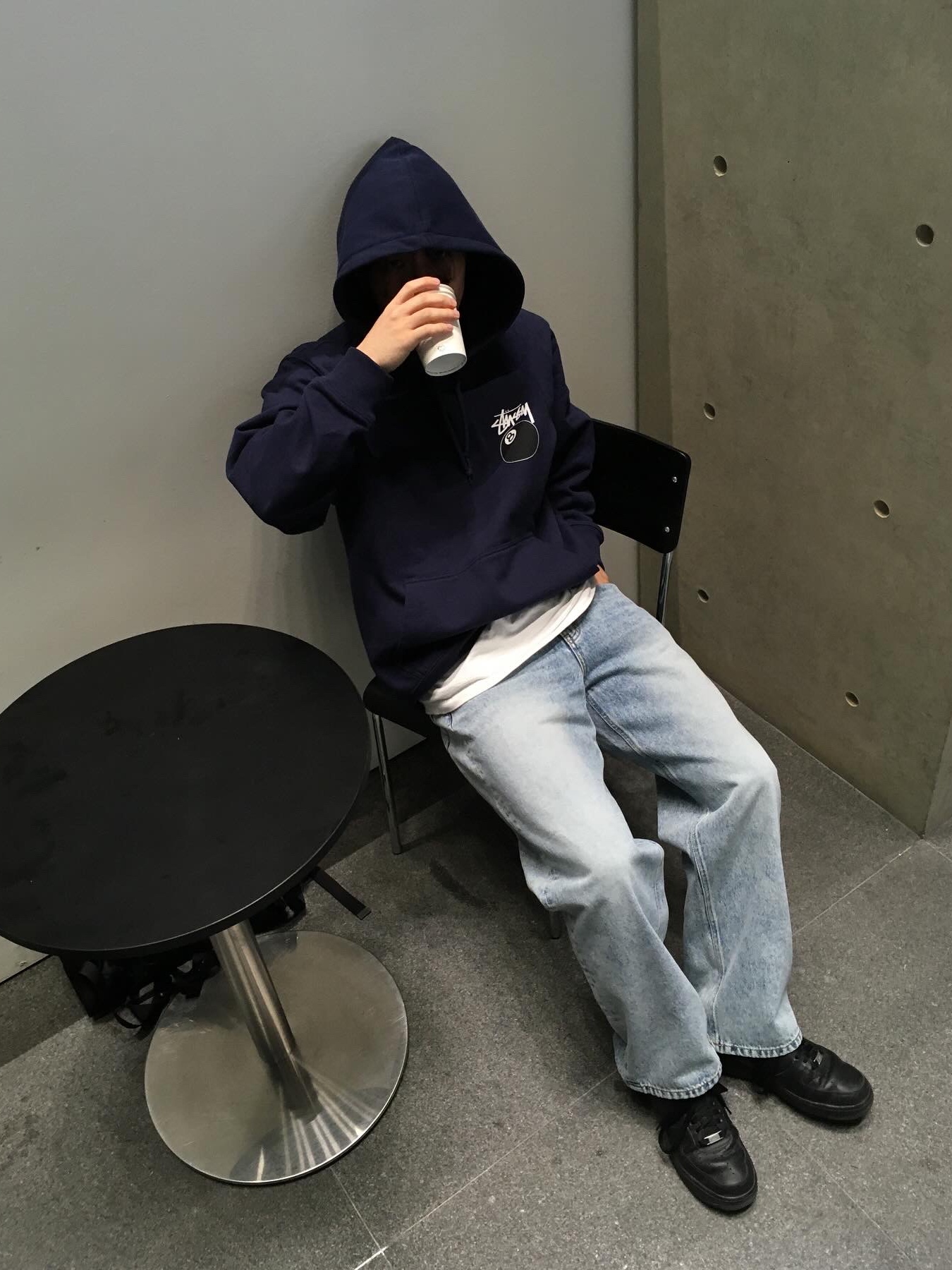 Stussy 8 Ball Hoodie Navy - 21FW, Nike Air Force 1 '07 Low Triple Black 착용 스타일