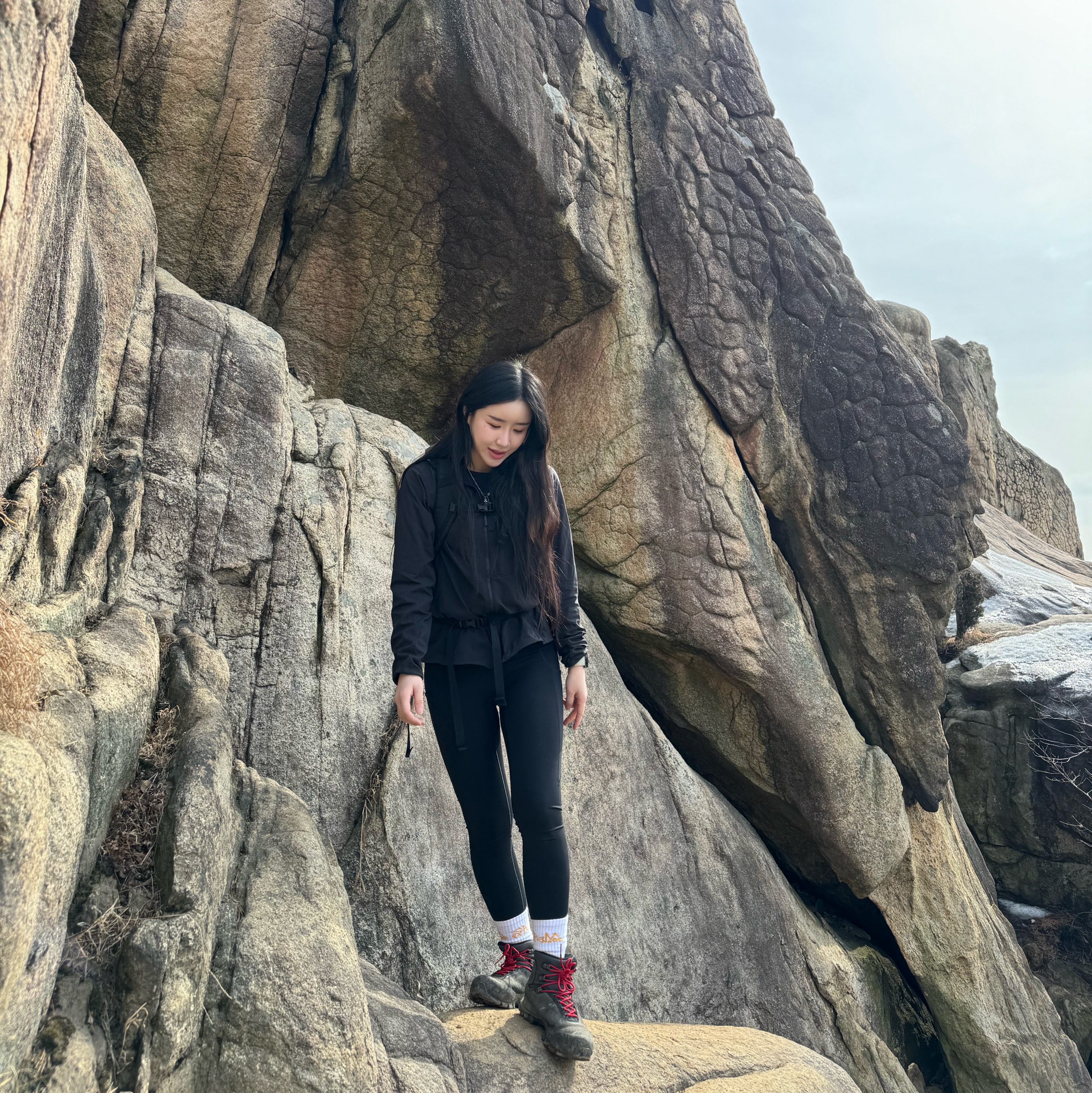 Arc'teryx Squamish Hoody Black, Apple Watch SE 40mm GPS Midnight Aluminum Case with Sport Band Midnight (Korean Ver.) 착용 스타일 - 2