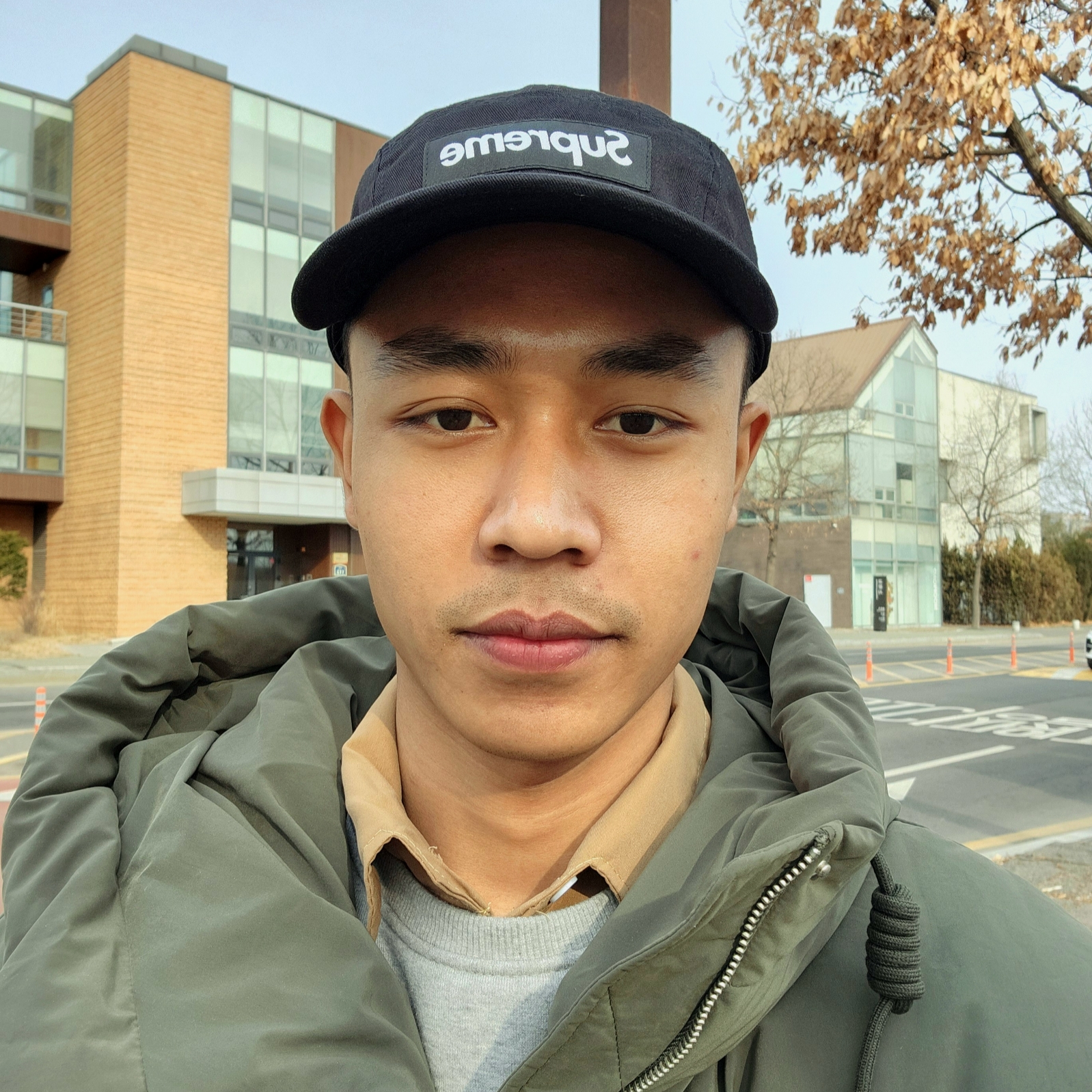 Supreme Washed Chino Twill Camp Cap Black 착용 스타일