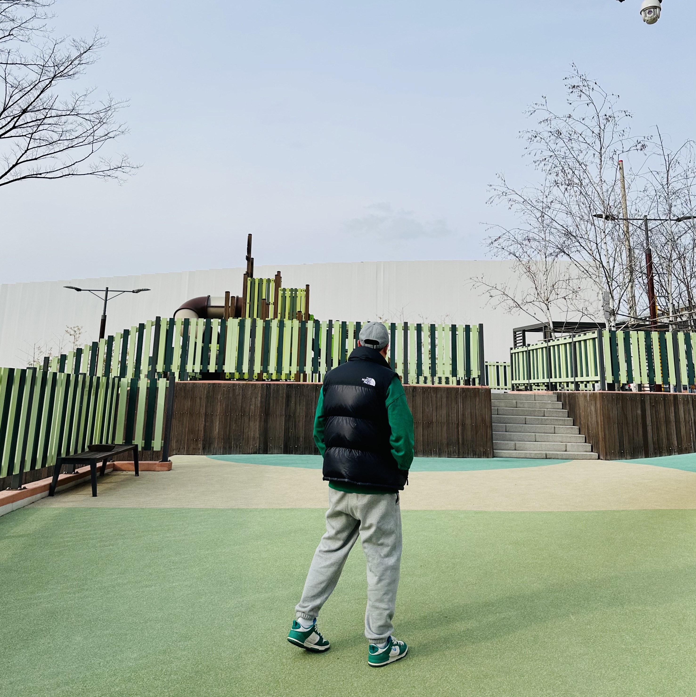 Nike Heritage 86 Futura Washed Cap Particle Grey, Nike NSW French Terry Crewneck Green - US/EU 착용 스타일 - 3