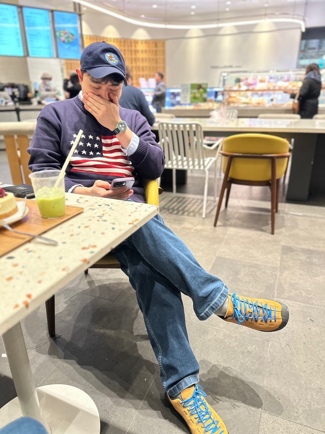 Keen Jasper Suede Sneakers Camel, Swatch x Omega Bioceramic MoonSwatch Mission On Earth 착용 스타일