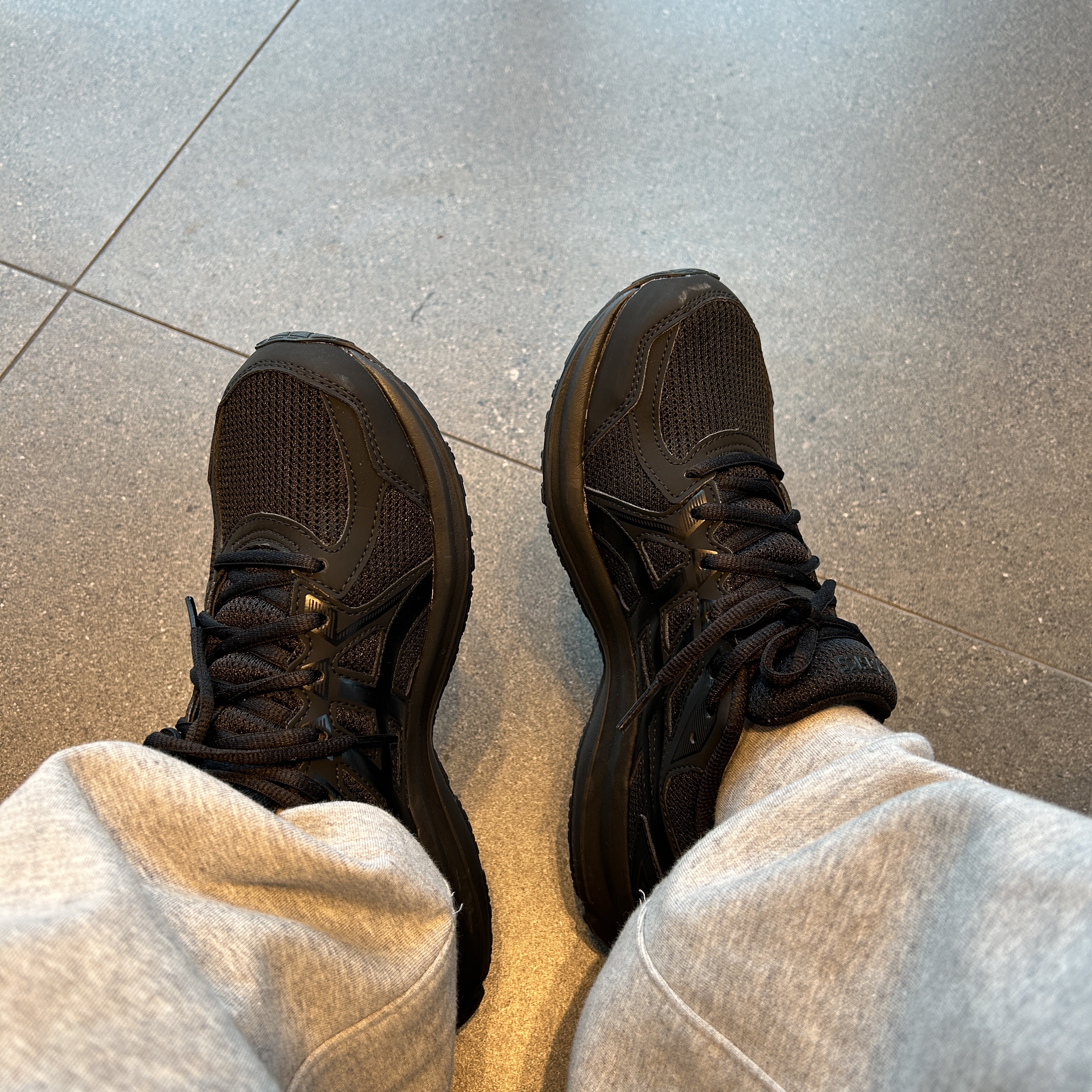 Asics Jog 100 2 Black 착용 스타일