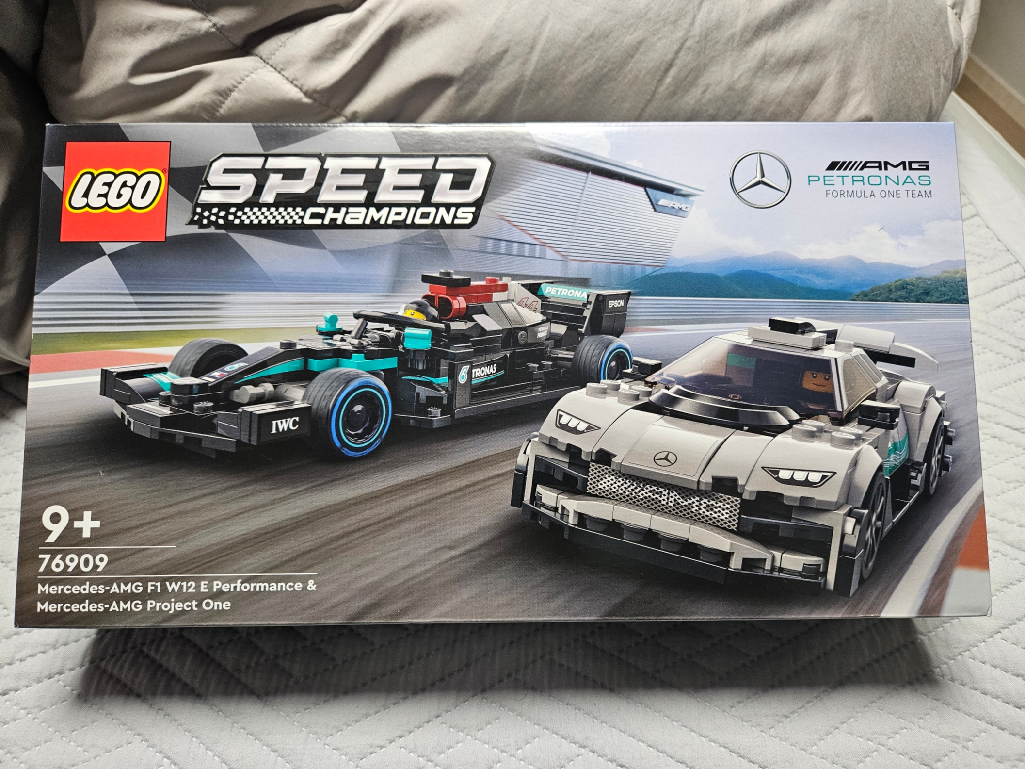 Lego Mercedes-AMG F1 W12 E Performance & Mercedes-AMG Project One 착용 스타일 - 1