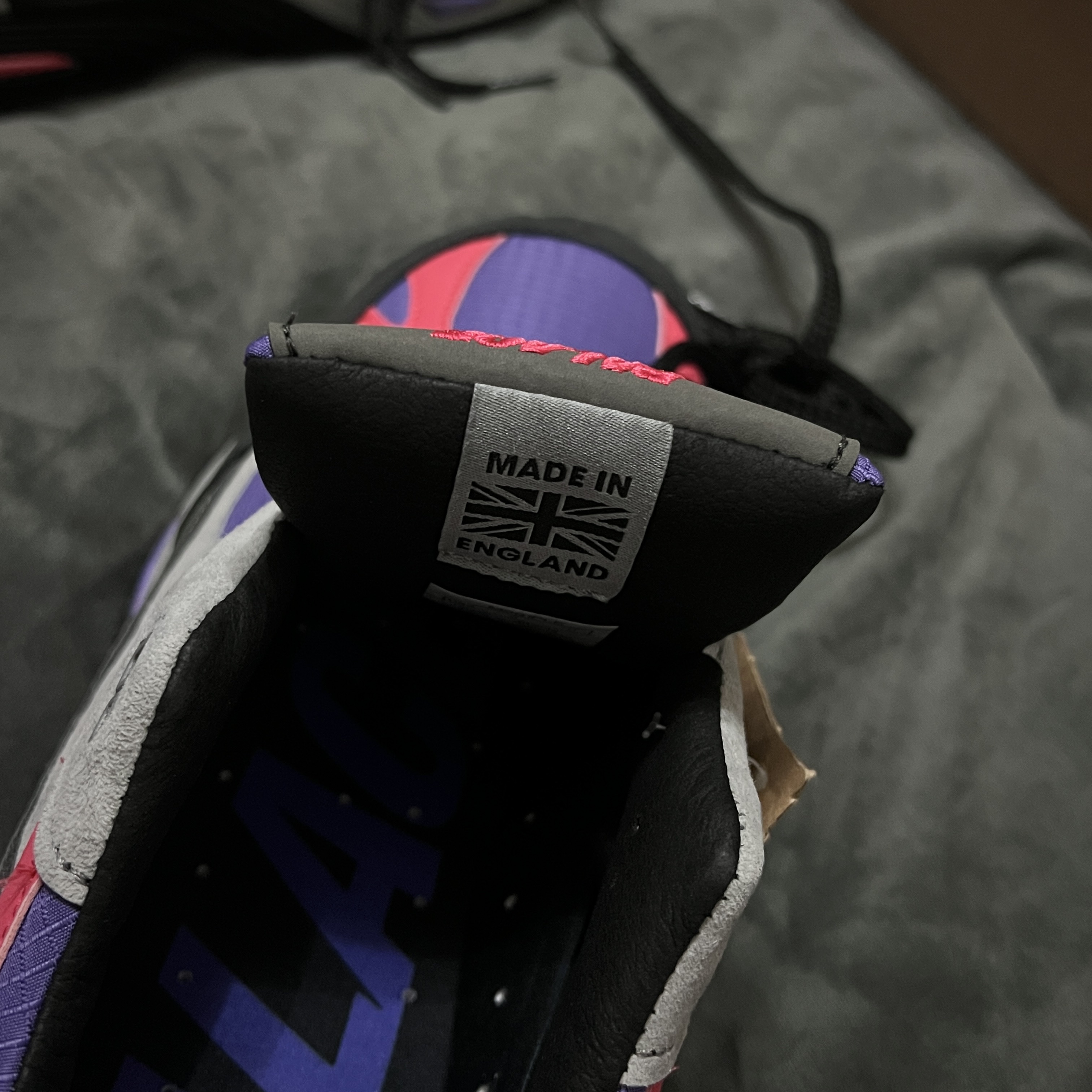 New Balance x Palace 991 Made in UK Black Ultra Violet 착용 스타일 - 3
