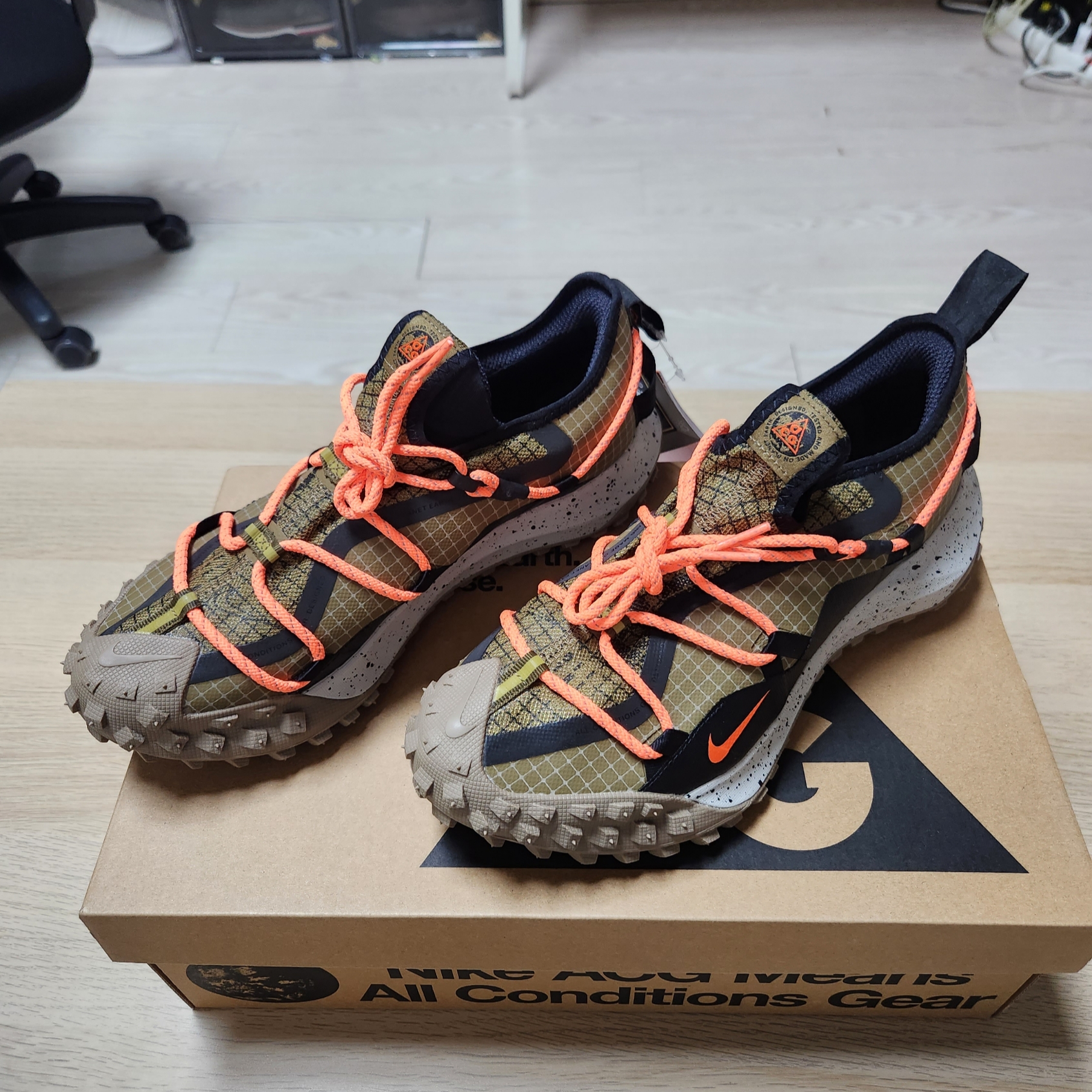 Nike ACG Mountain Fly Low Gore-Tex SE Hazel Rush 착용 스타일 - 1