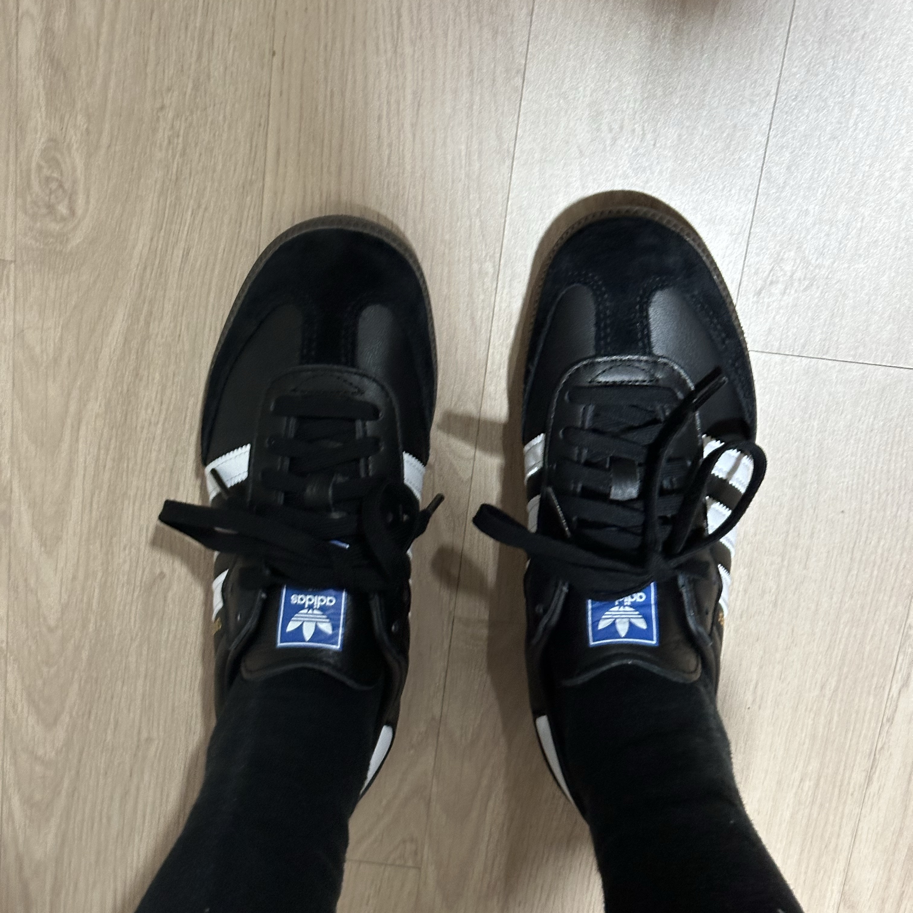 Adidas Samba OG Black White Gum 착용 스타일 - 2