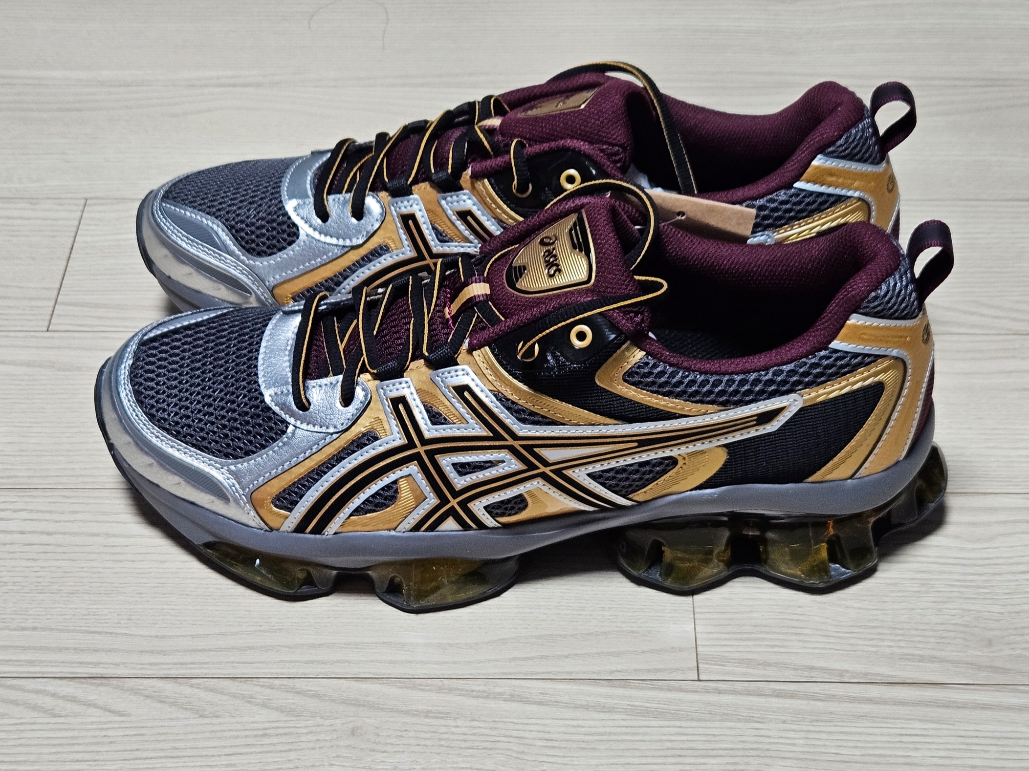 Asics Gel-Quantum Kinetic Carbon Pure Gold 착용 스타일 - 1
