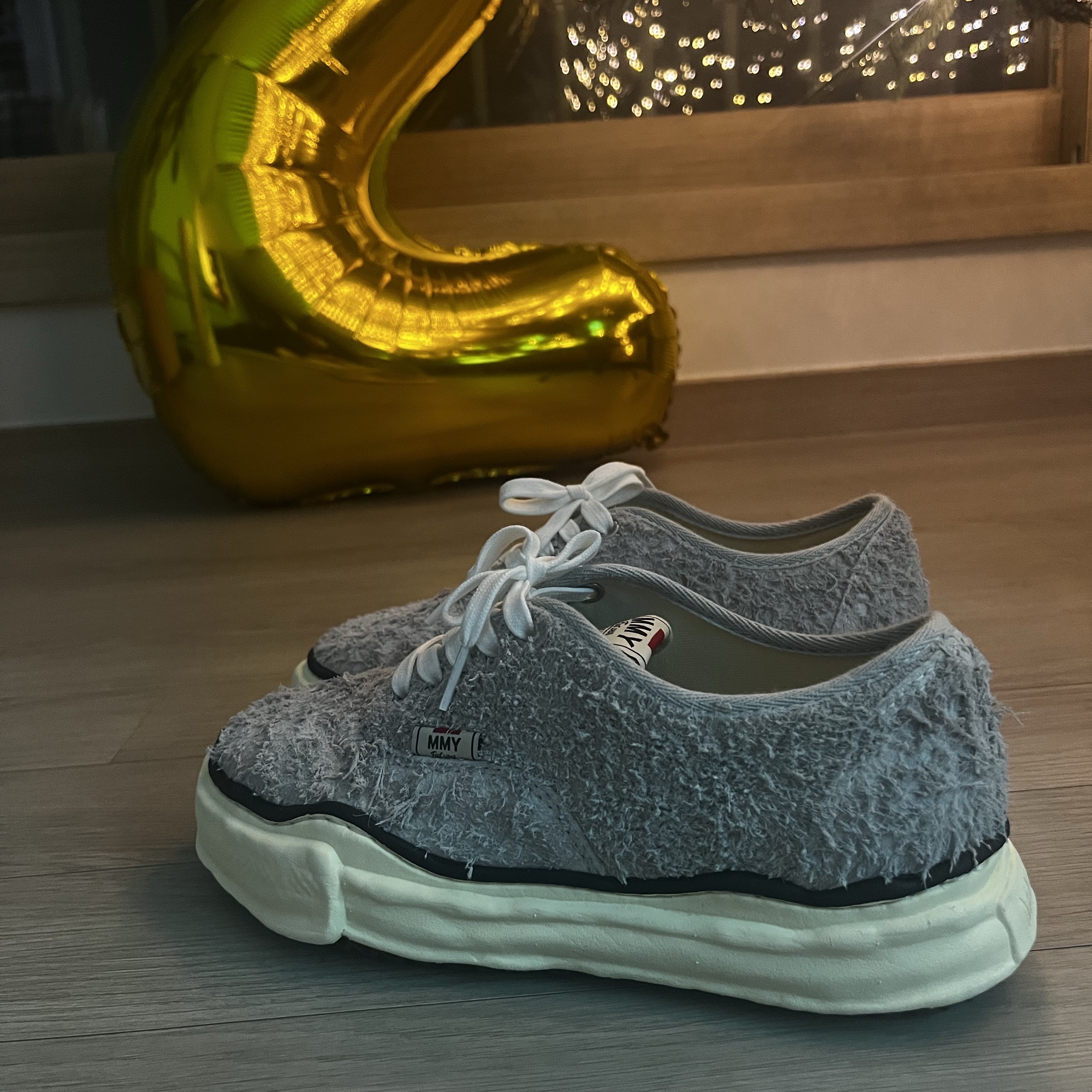 Maison Mihara Yasuhiro Baker OG Sole Broken Suede Low-top Sneakers White 착용 스타일