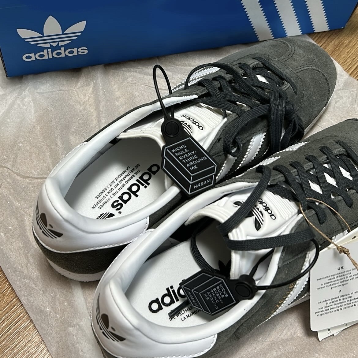 Adidas Gazelle Solid Grey 착용 스타일