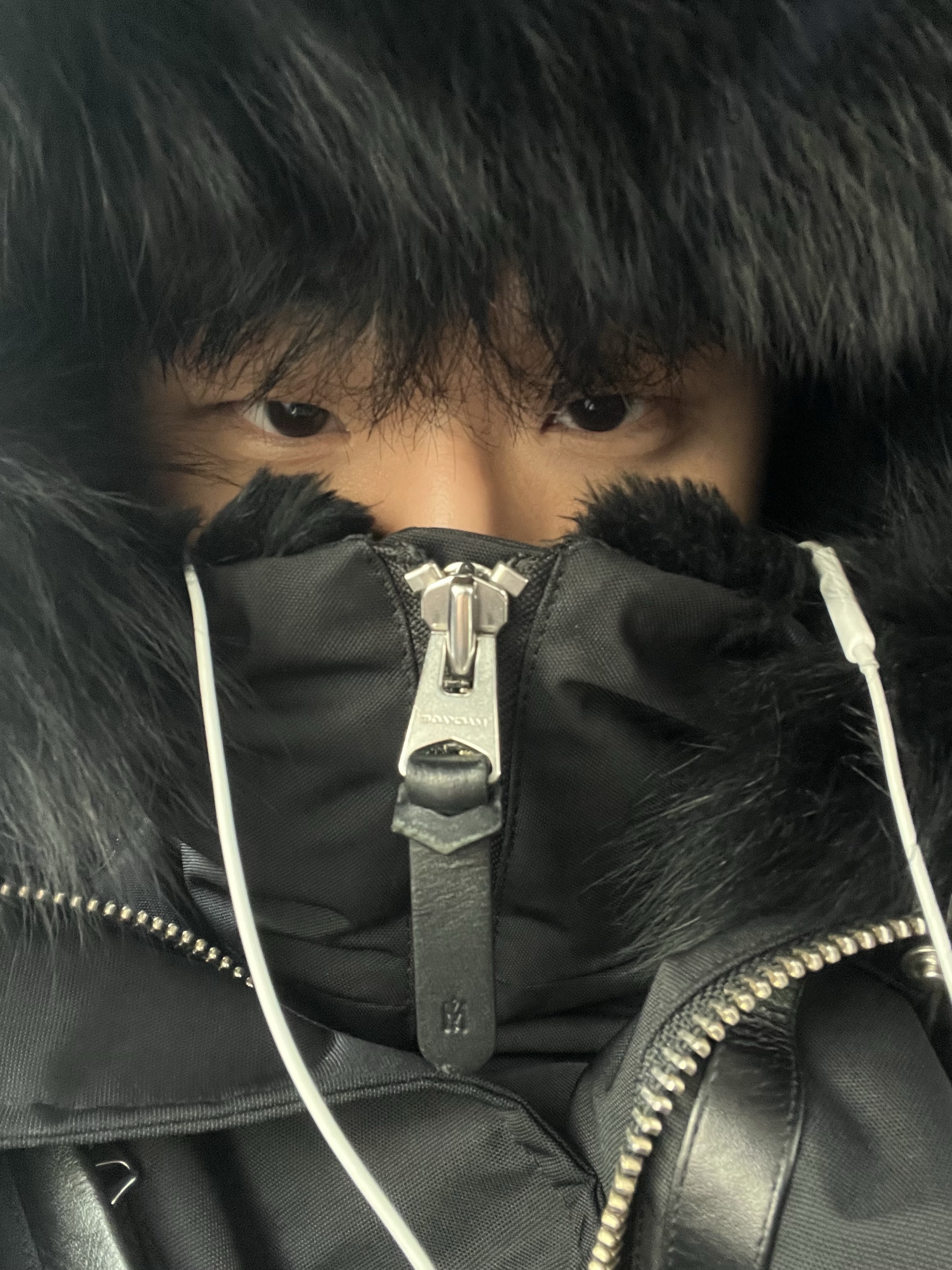 Mackage Dixon 2-In-1 Nordic Tech Down Bomber with Blue Fox Fur Black Black 착용 스타일