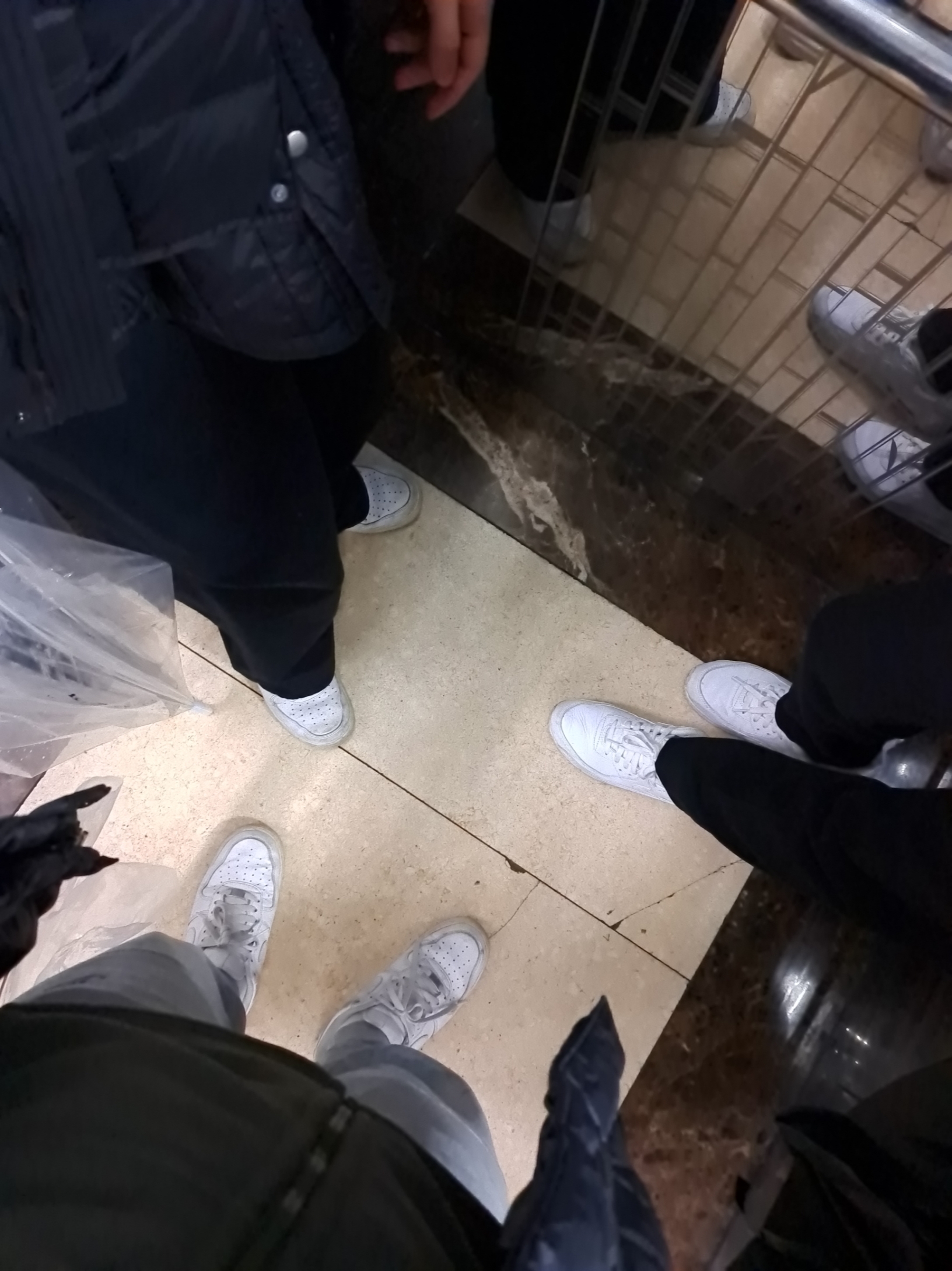 Nike Air Force 1 '07 Low White, Nike Air Max 90 LTR Triple White 착용 스타일 - 1