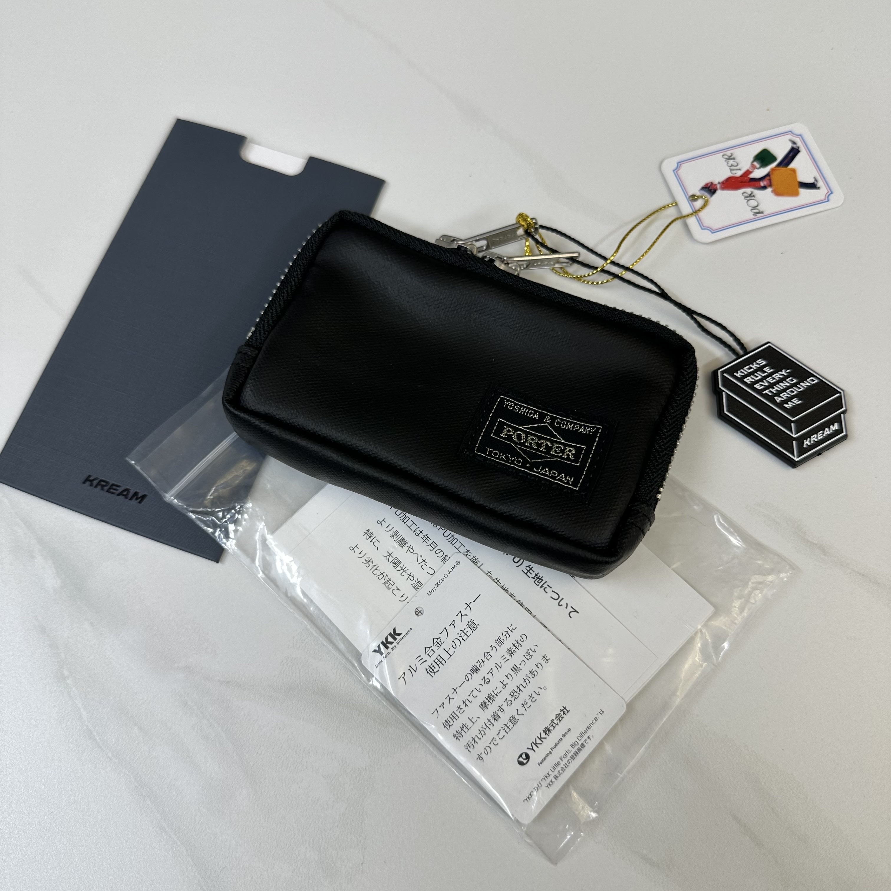 Porter Freestyle Multi Coin Case Black 착용 스타일