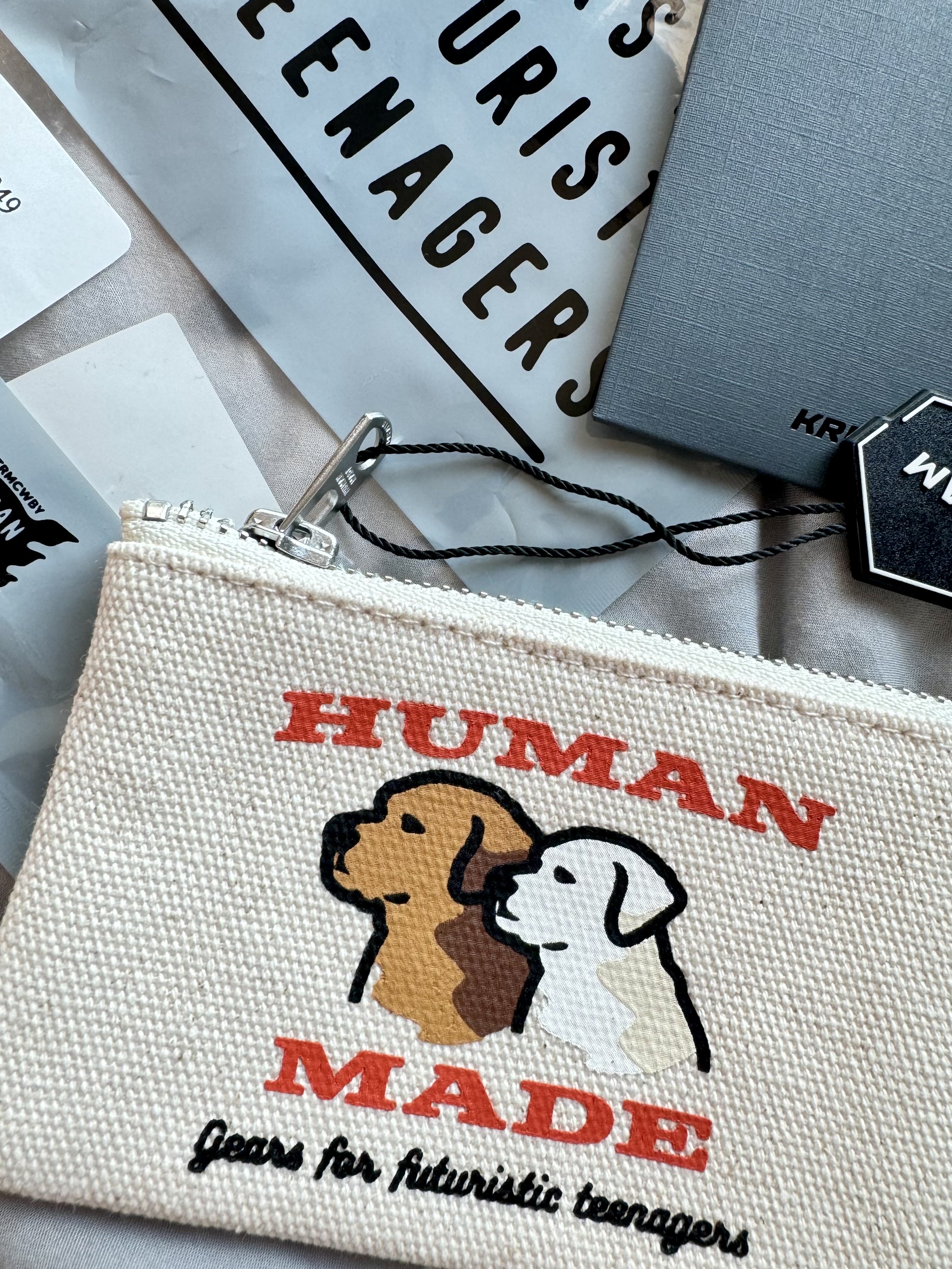 Human Made Card Case White 착용 스타일