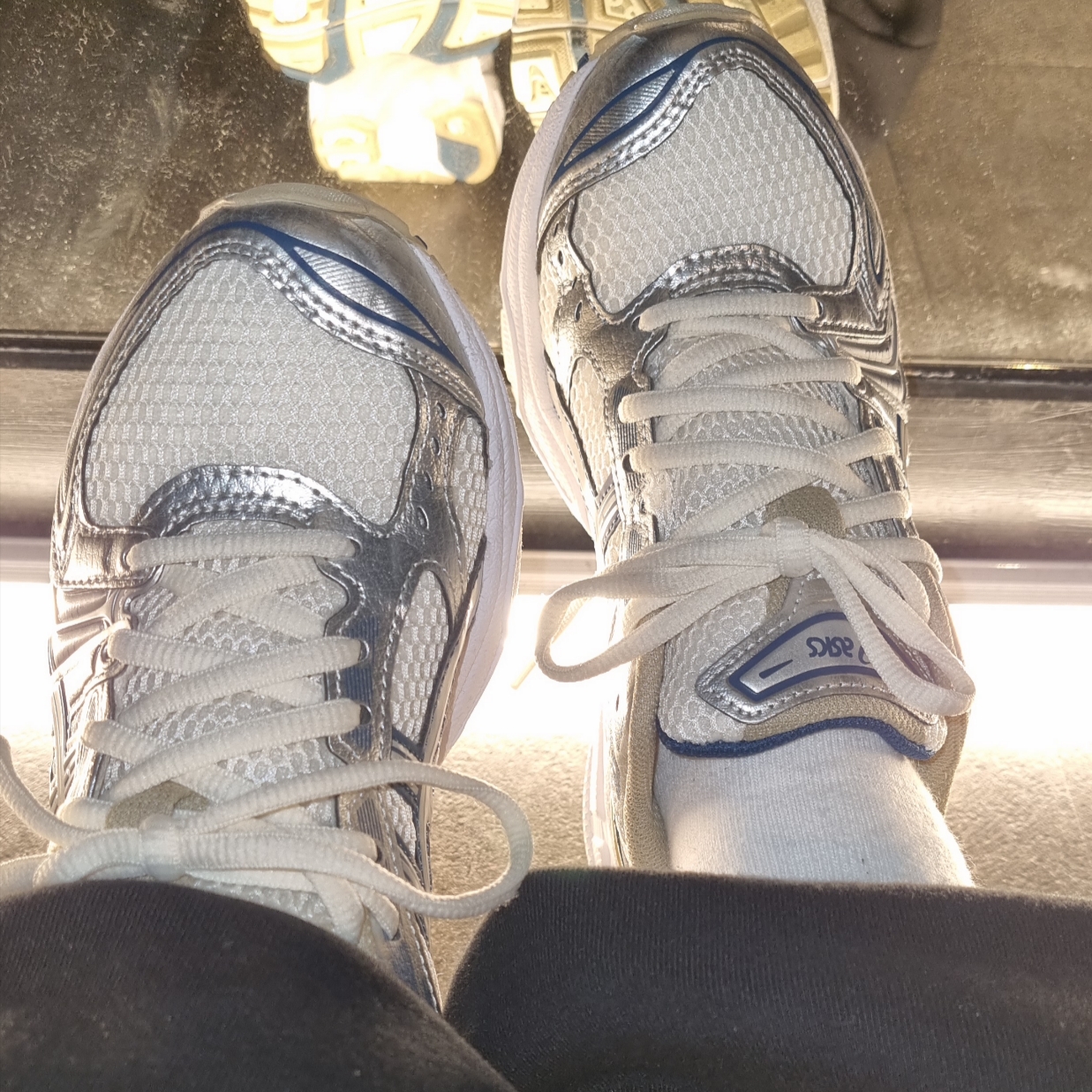 Asics Gel-Kayano 14 Cream Pure Silver 착용 스타일 - 3