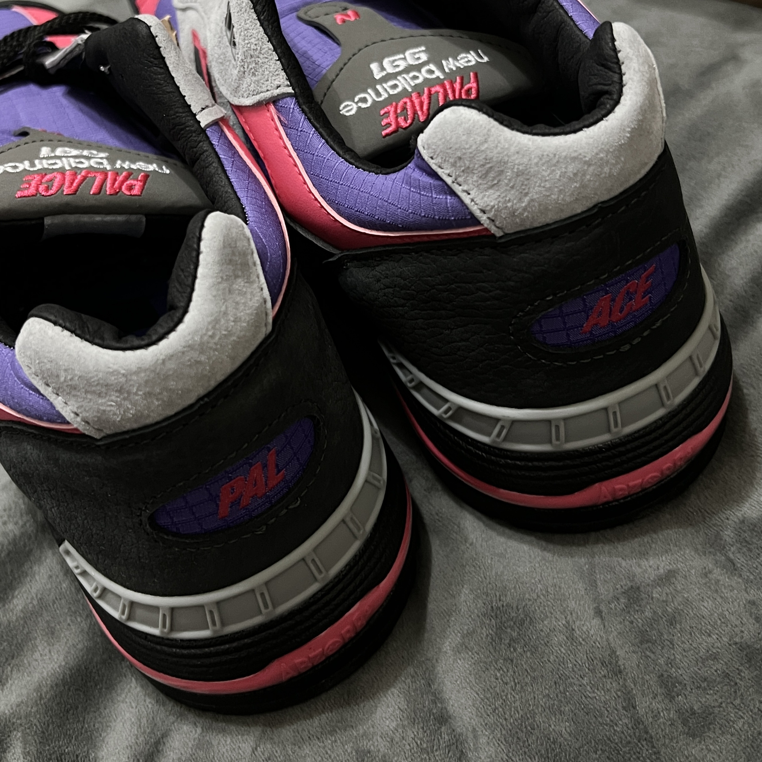 New Balance x Palace 991 Made in UK Black Ultra Violet 착용 스타일 - 4