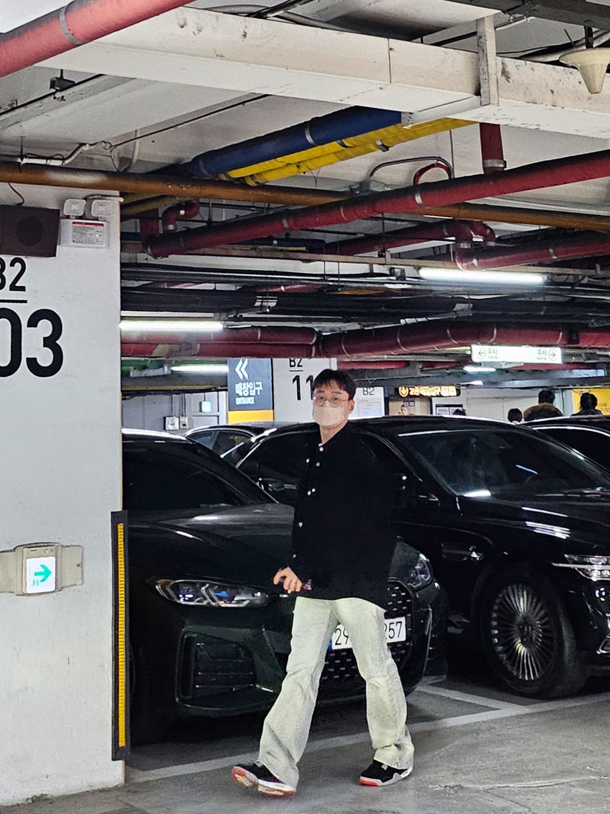 Wooyoungmi Straight Denim Pants Mint - 23FW, Jordan 4 Retro Bred 2019 착용 스타일 - 3