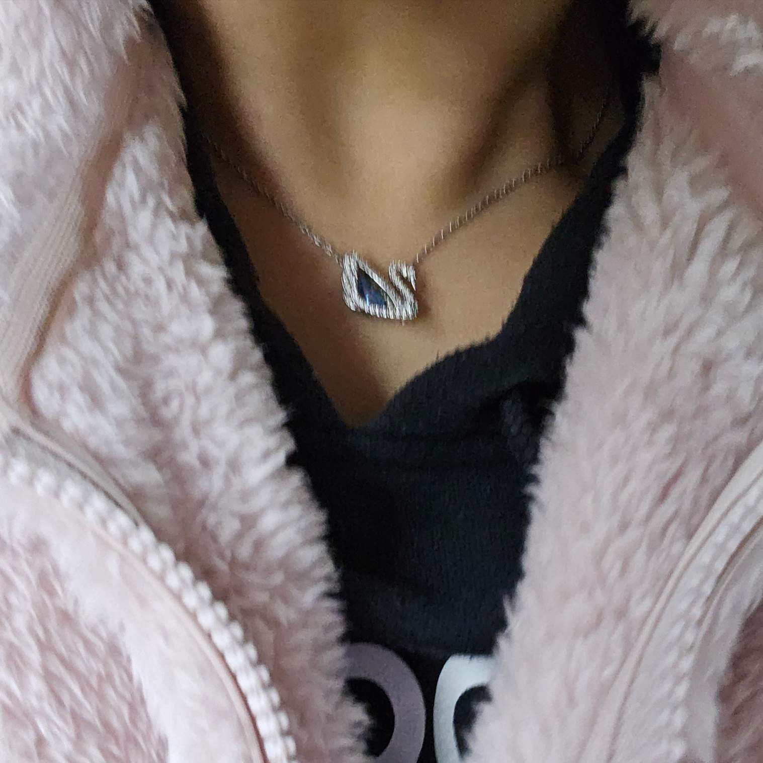(W) Swarovski Dancing Swan Necklace Blue Rhodium Plated 착용 스타일