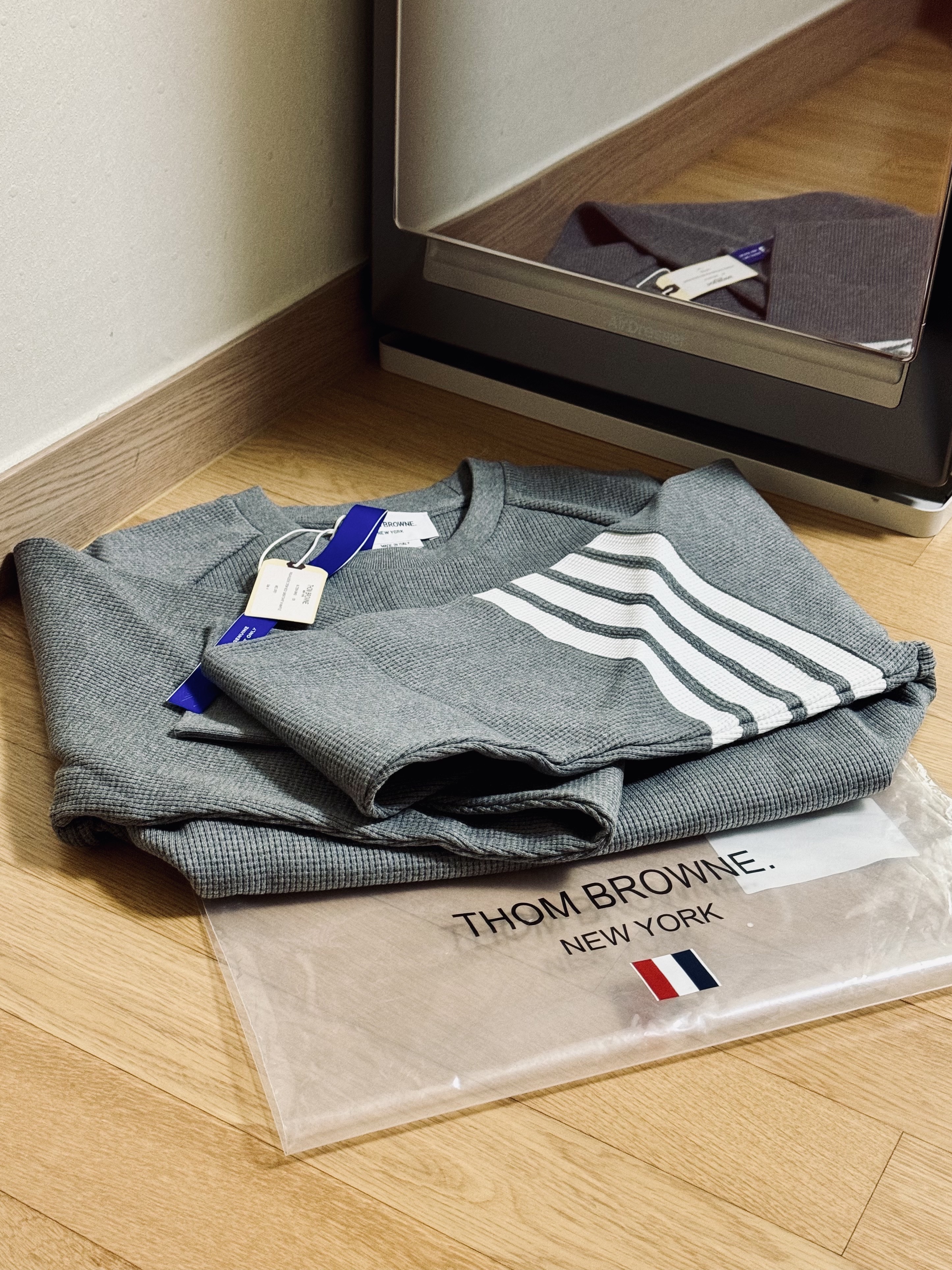 Thom Browne Compact Waffle 4-Bar Crewneck Sweatshirt Medium Grey 착용 스타일