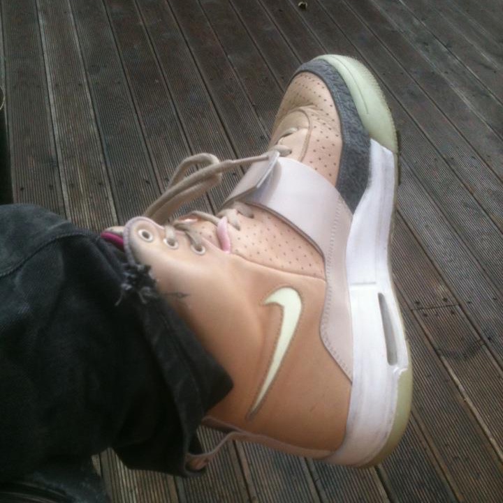 Nike Air Yeezy 1 Net Tan 착용 스타일
