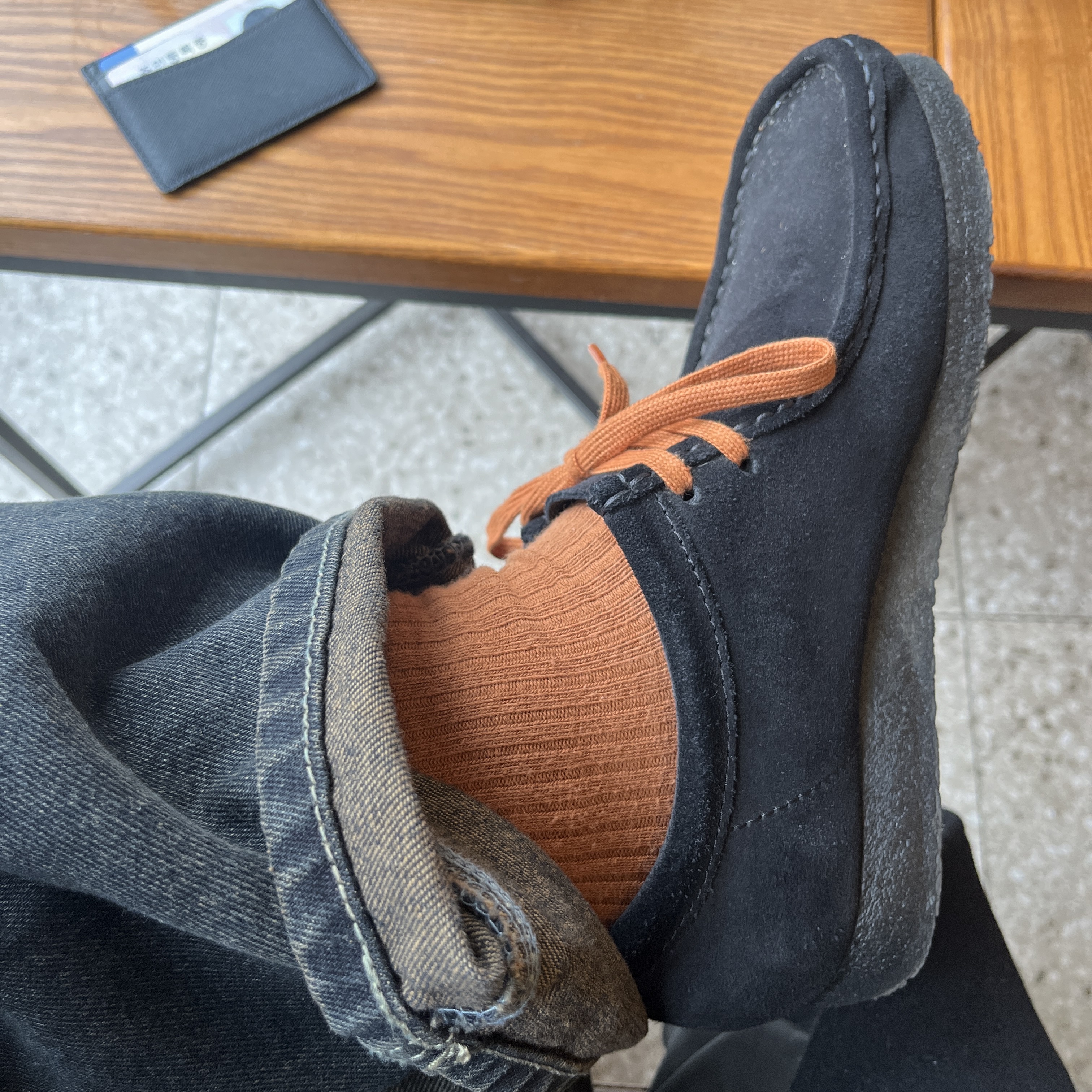 Clarks Wallabee Black Suede 착용 스타일