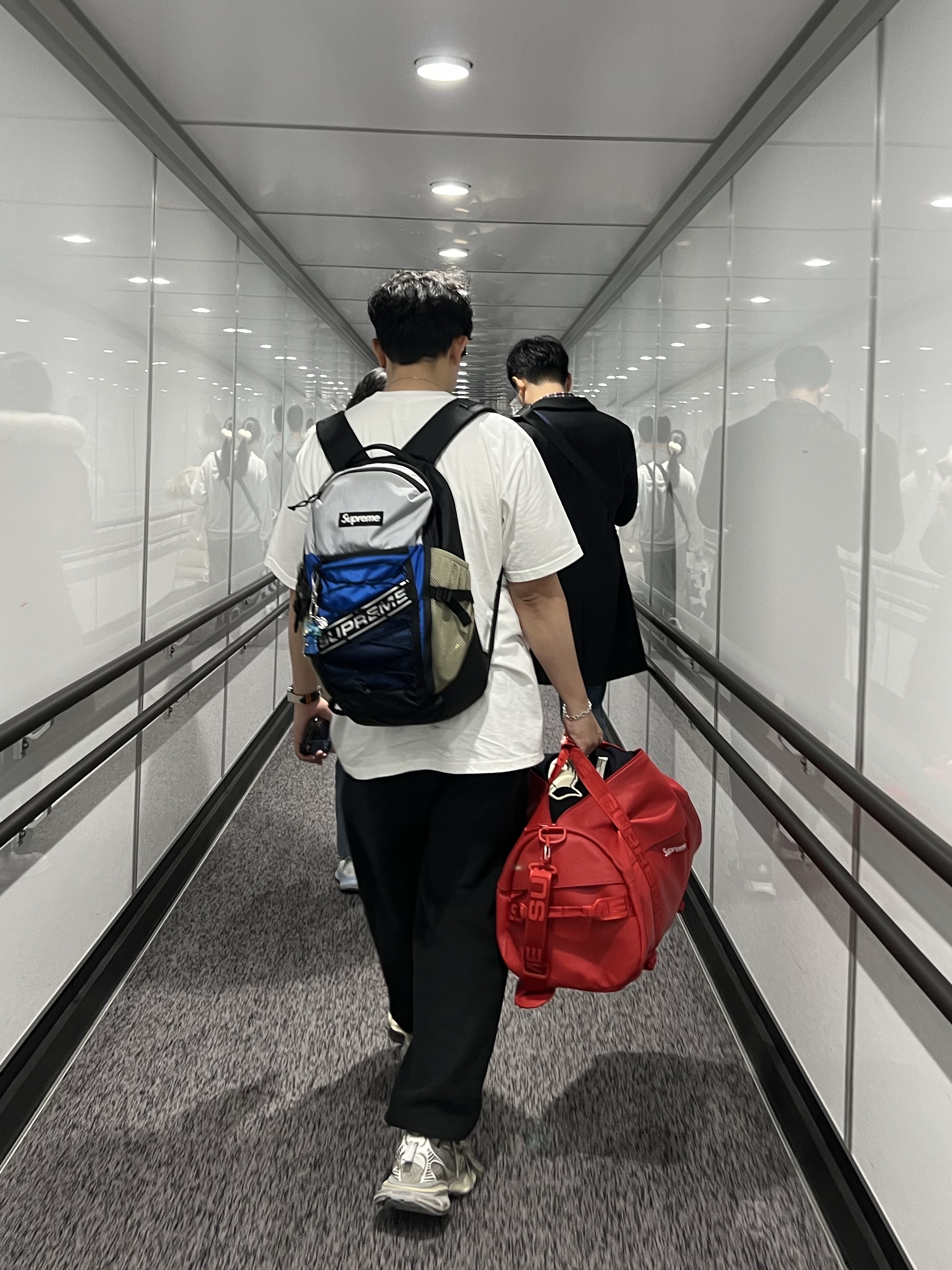 Supreme Backpack Blue - 23FW, Supreme Leather Duffle Bag Red - 23FW 착용 스타일
