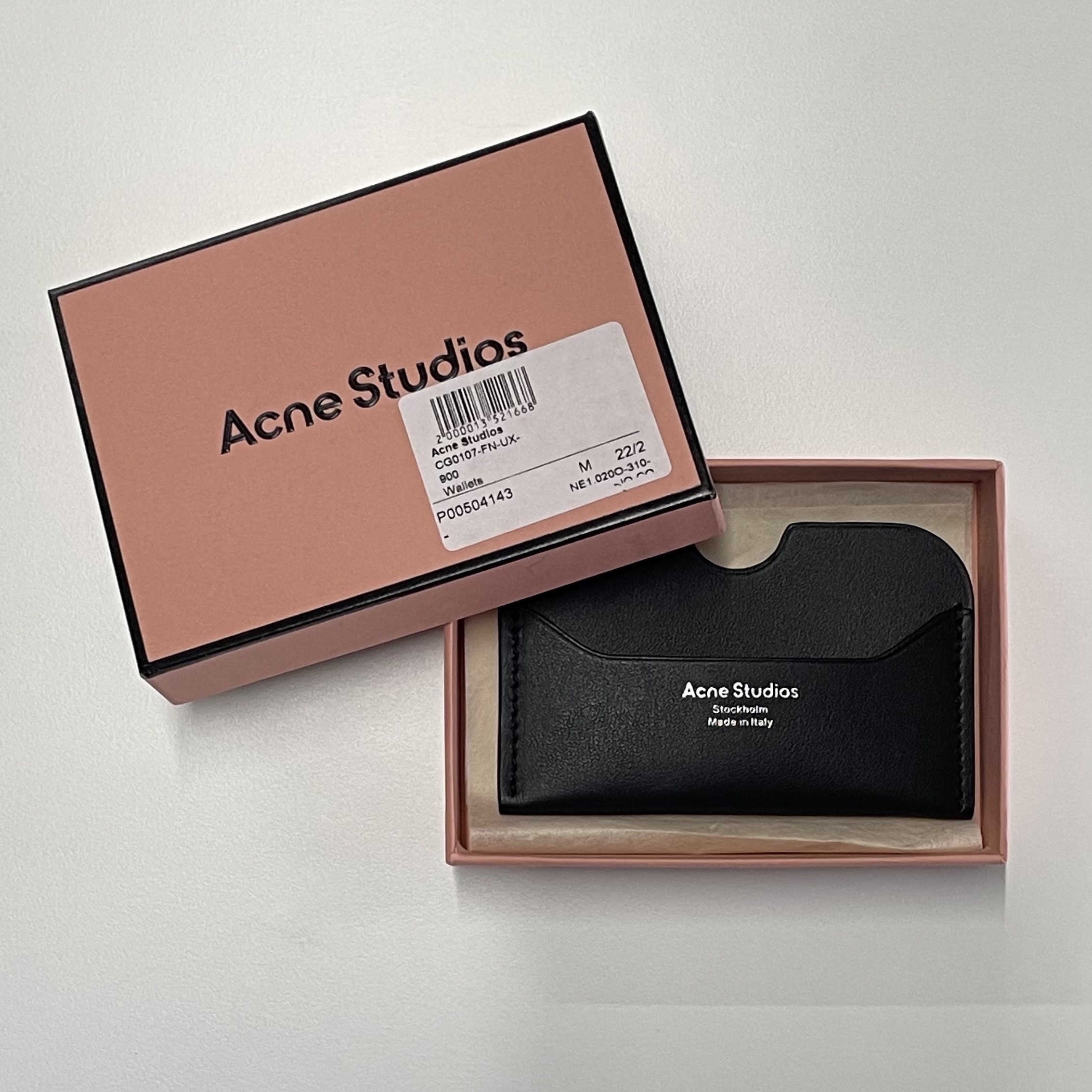 Acne Studios Elmas Card Holder Black 착용 스타일