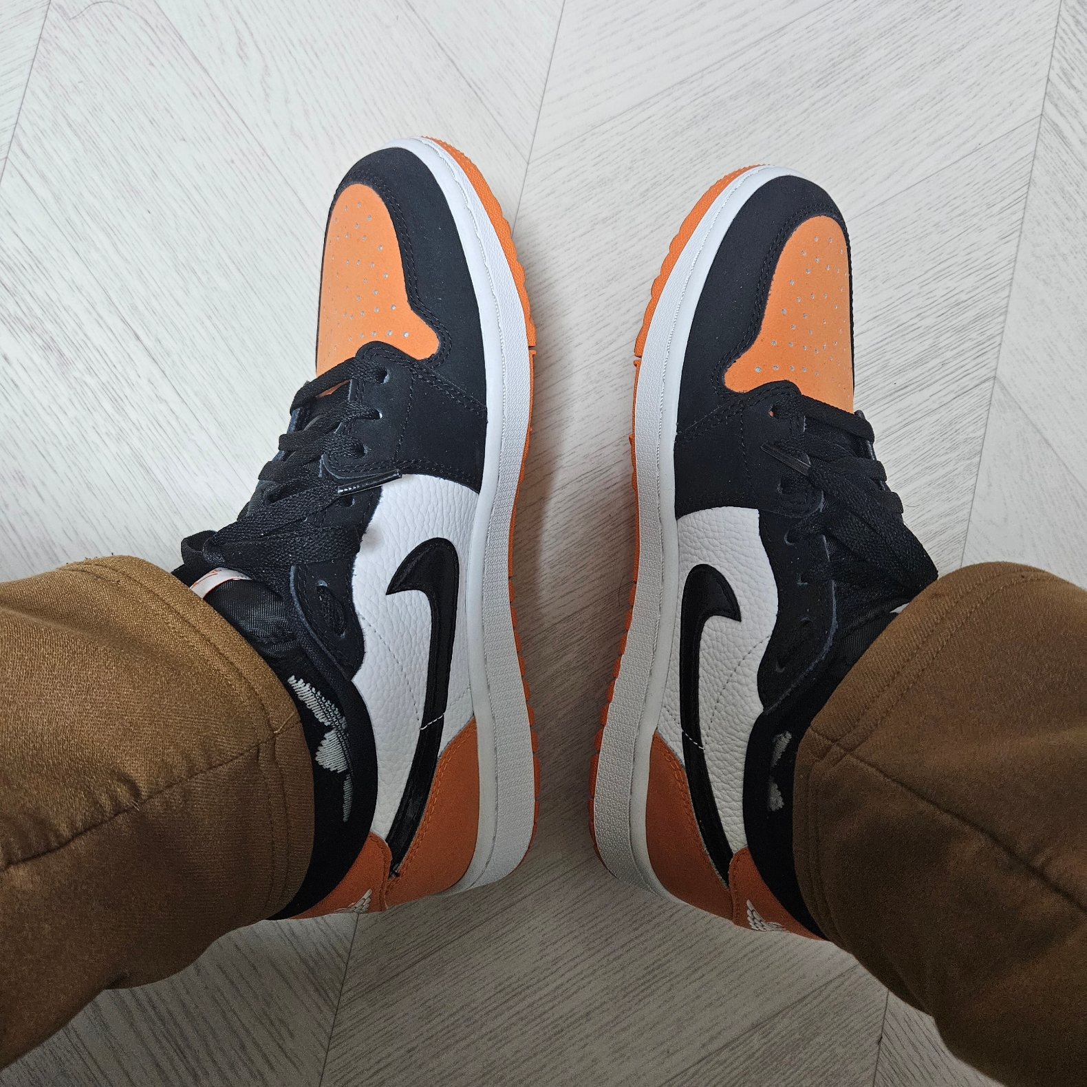Jordan 1 Low Golf Starfish 착용 스타일 - 1