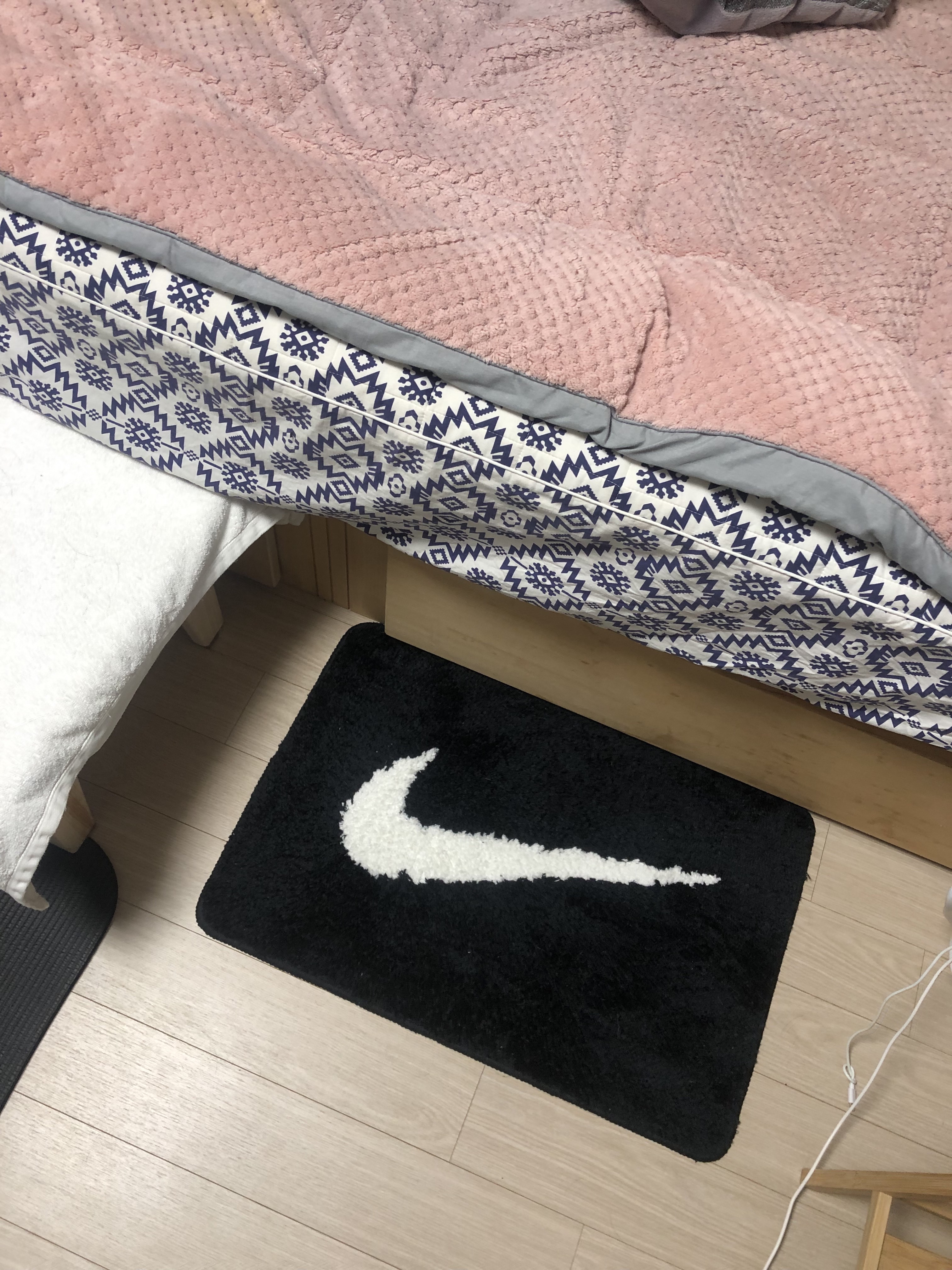 Nike Swoosh Rug Black White 착용 스타일