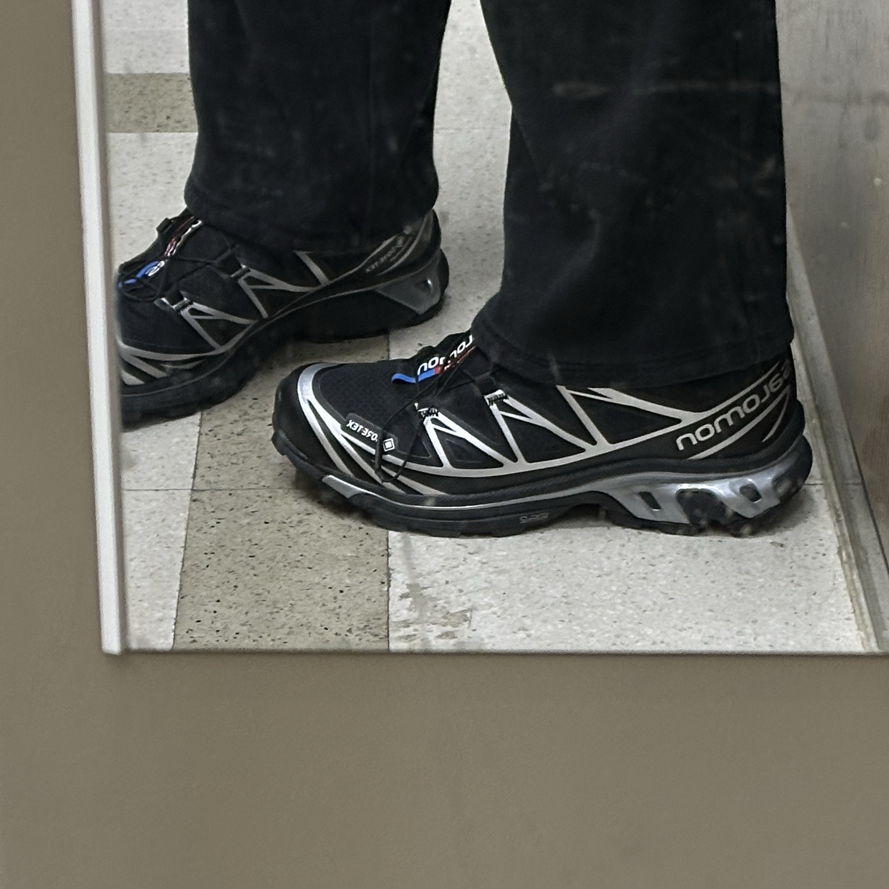 Salomon XT-6 GTX Black Silver 착용 스타일 - 1