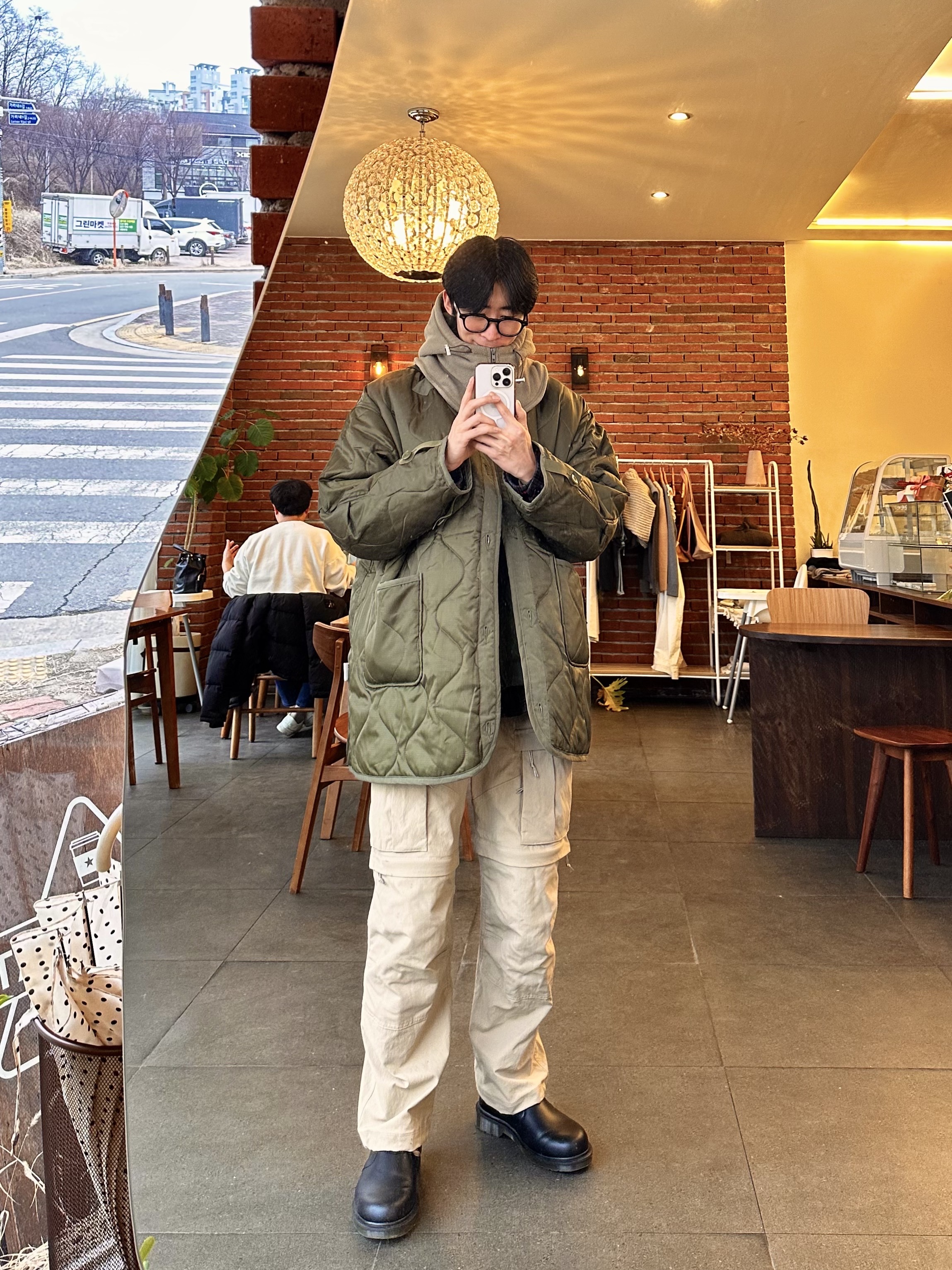 Maison Margiela 5AC Backpack Black, Nike ACG Smith Summit Pants Khaki - Asia 착용 스타일 - 1