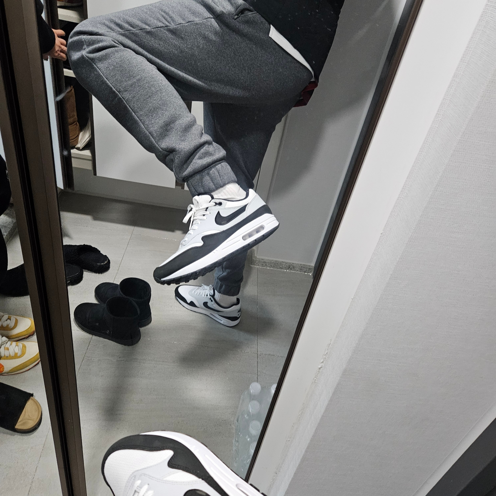 Nike Air Max 1 White Black 착용 스타일