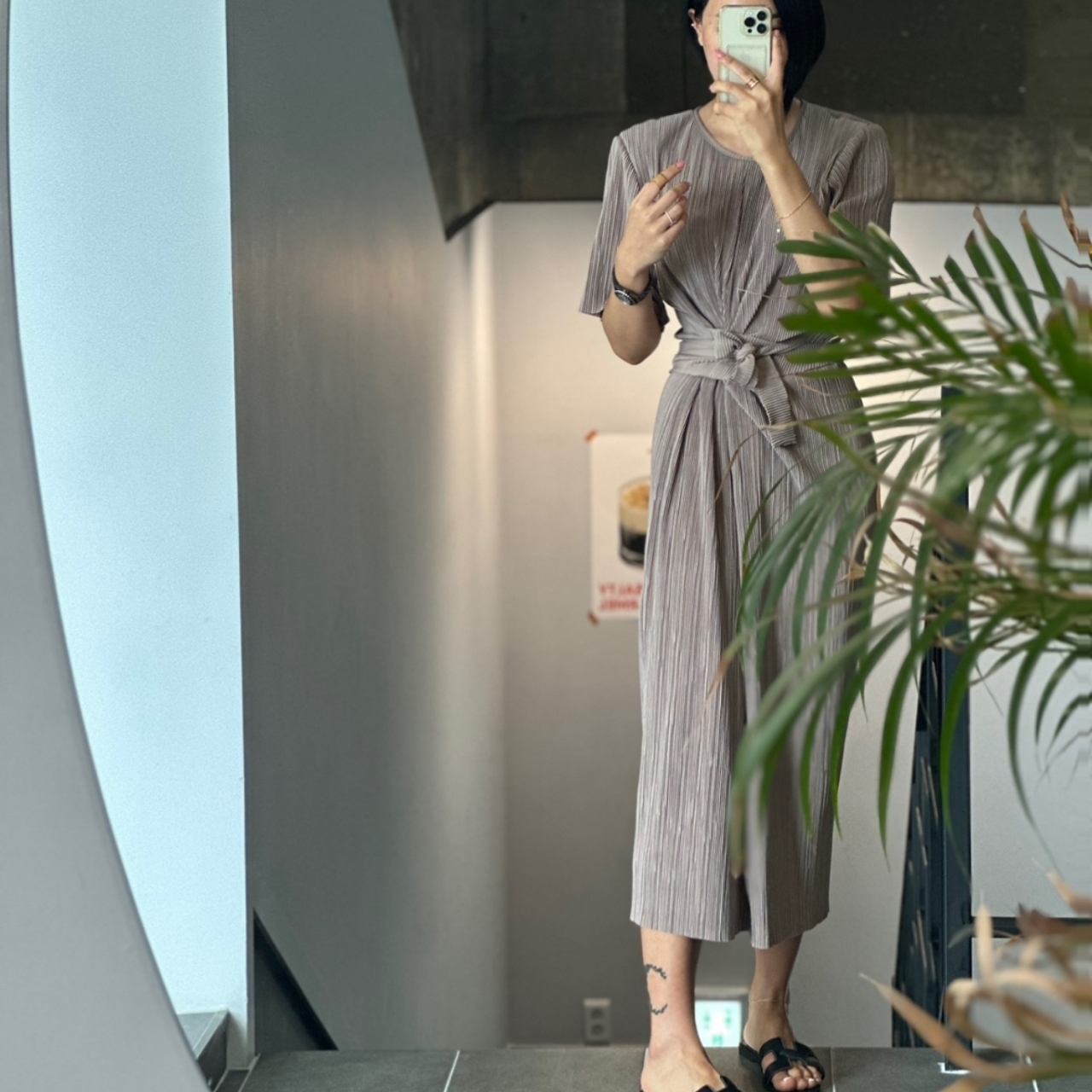 (W) Hermes Oran Sandal Calfskin & Noir Piqures Ecrues 착용 스타일