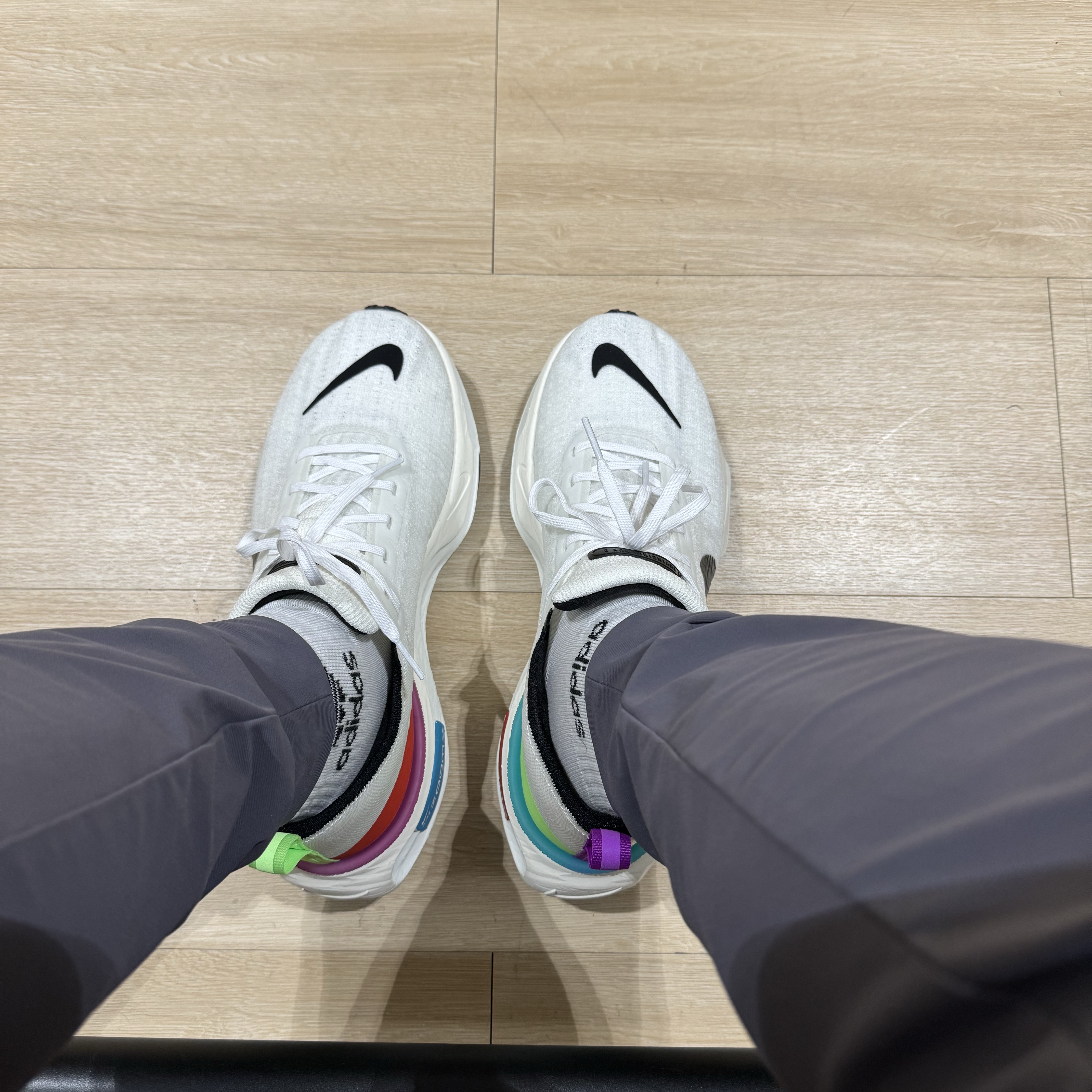 Nike Invincible 3 SE White Lime Blast 착용 스타일