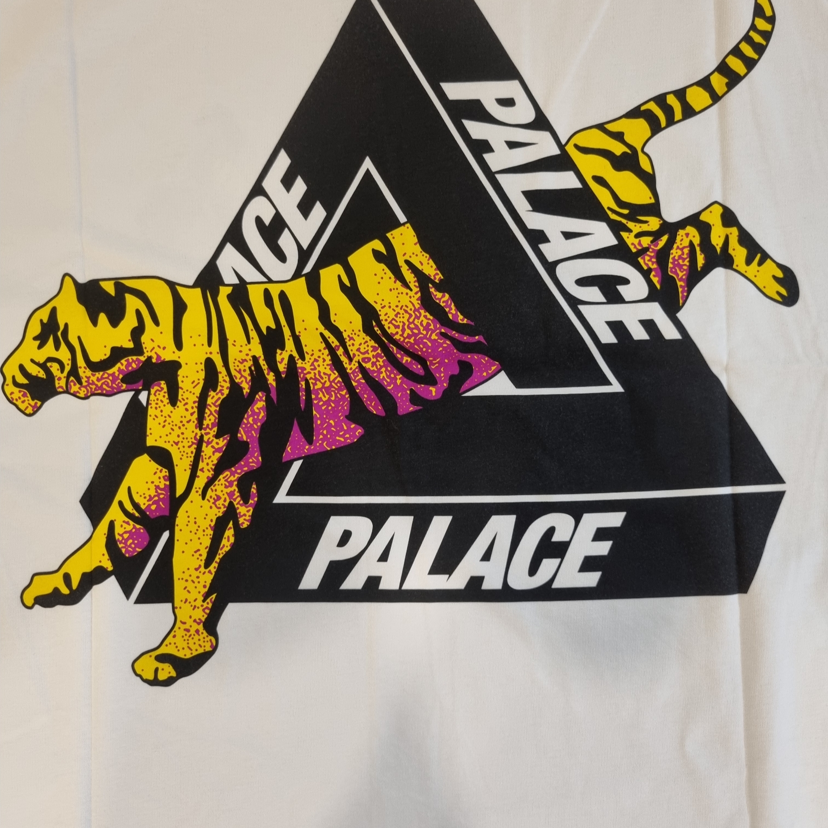 Palace Korea Tri-Ferg T-Shirt White - 24SS 착용 스타일 - 1