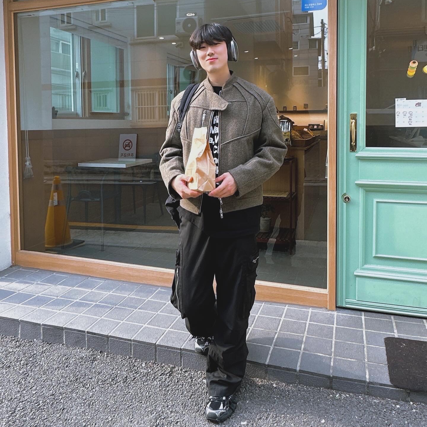 Balenciaga 3XL Sneakers Black White, Apple AirPods Max Lightning Space Gray (Korean Ver.) 착용 스타일