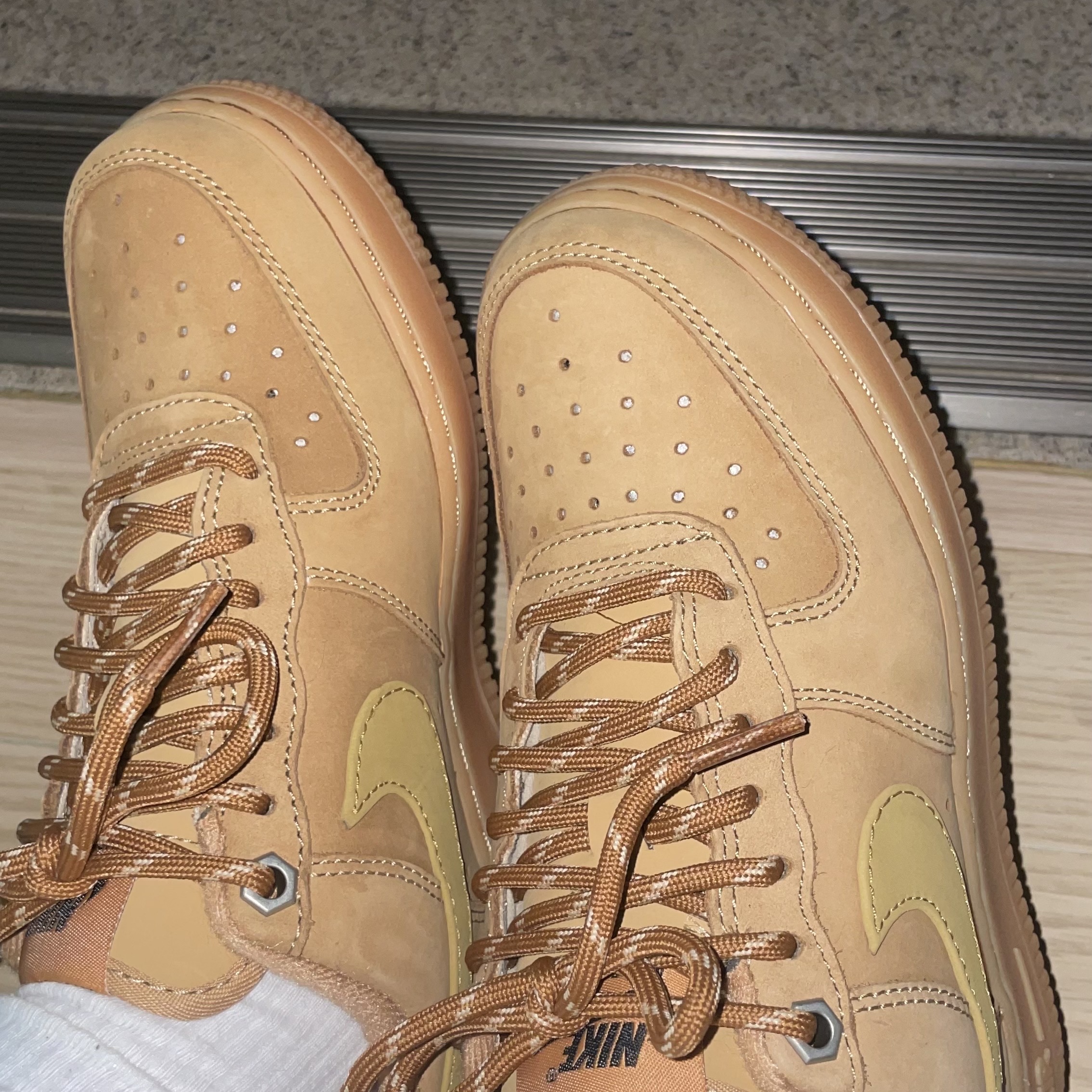 Nike Air Force 1 '07 WB Flax 착용 스타일