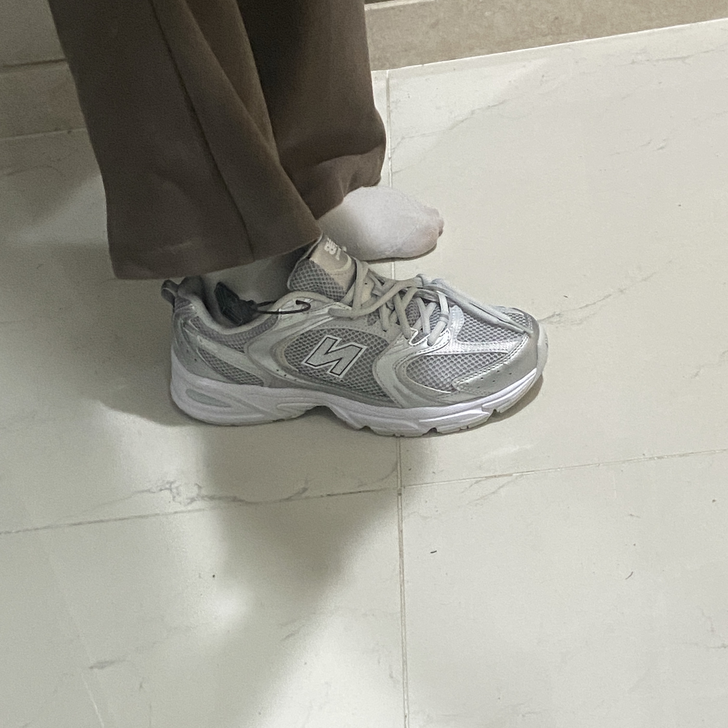 뉴발란스 530 실버 그레이 착용 스타일