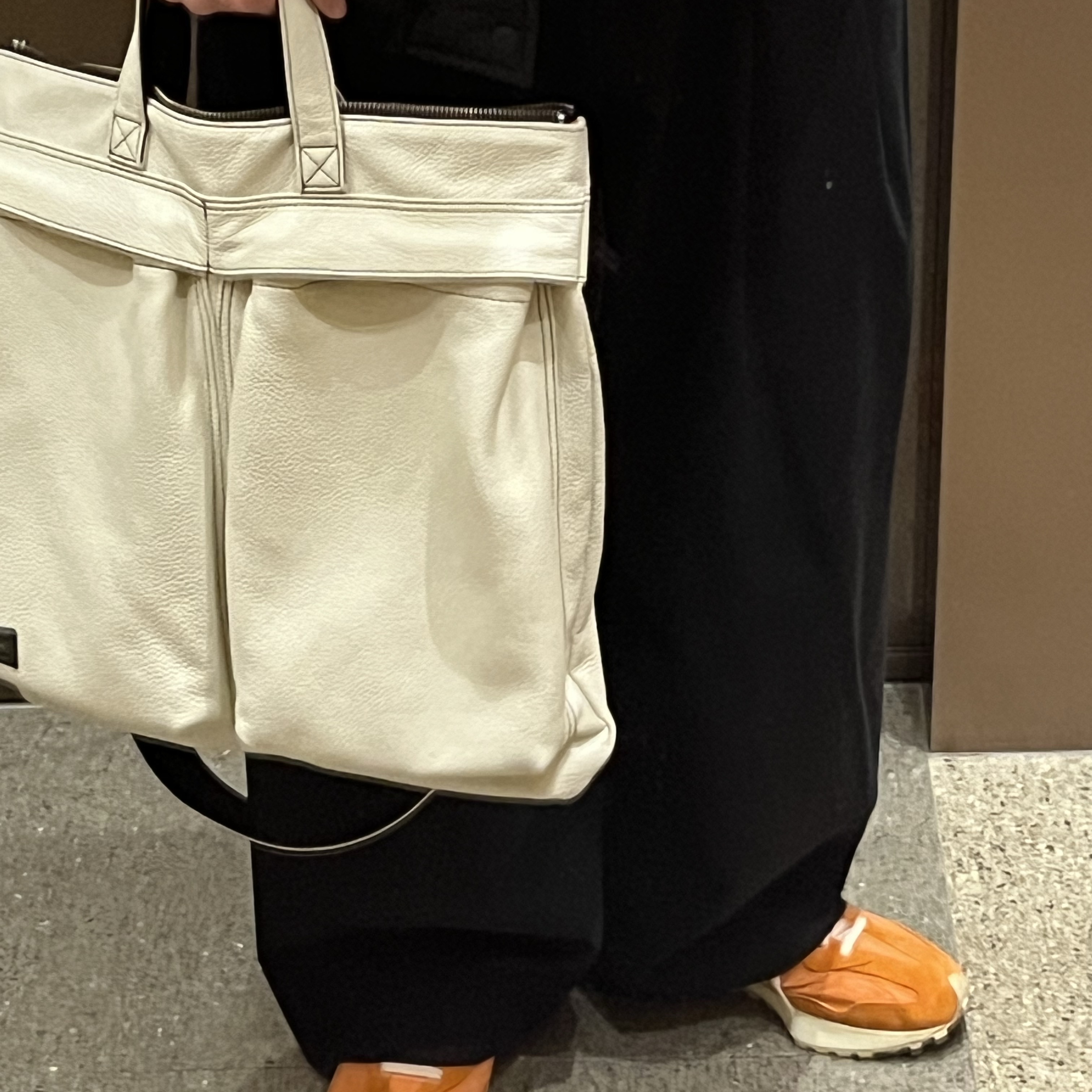 New Balance 327 Vintage Luxe Orange 착용 스타일 - 4