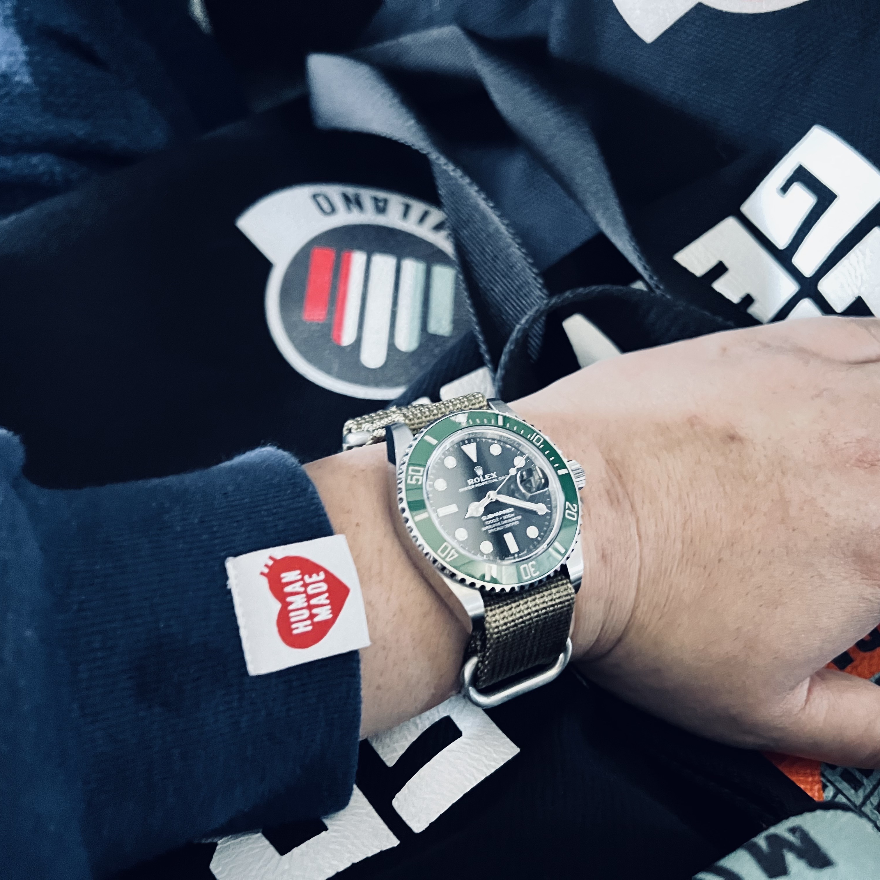 뉴발란스 990vs1 메이드 인 USA 그레이, 롤렉스 서브마리너 데이트 41mm 126610LV 블랙 오이스터 착용 스타일 - 2