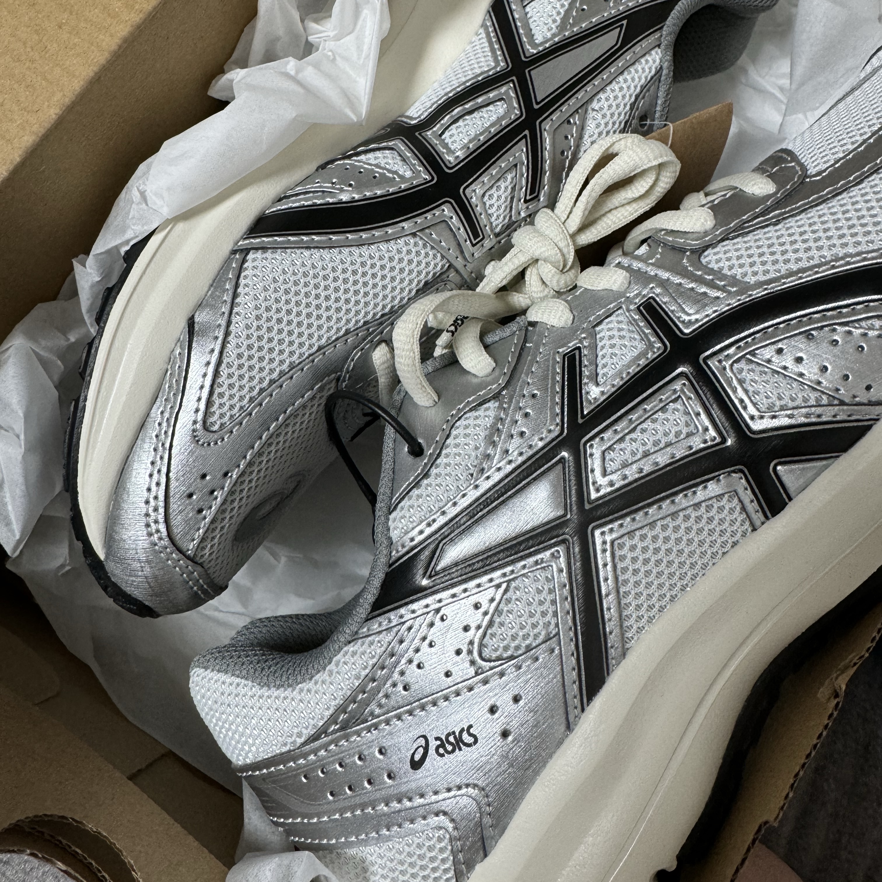 Asics Jog 100 S White Black - 2E Wide 착용 스타일
