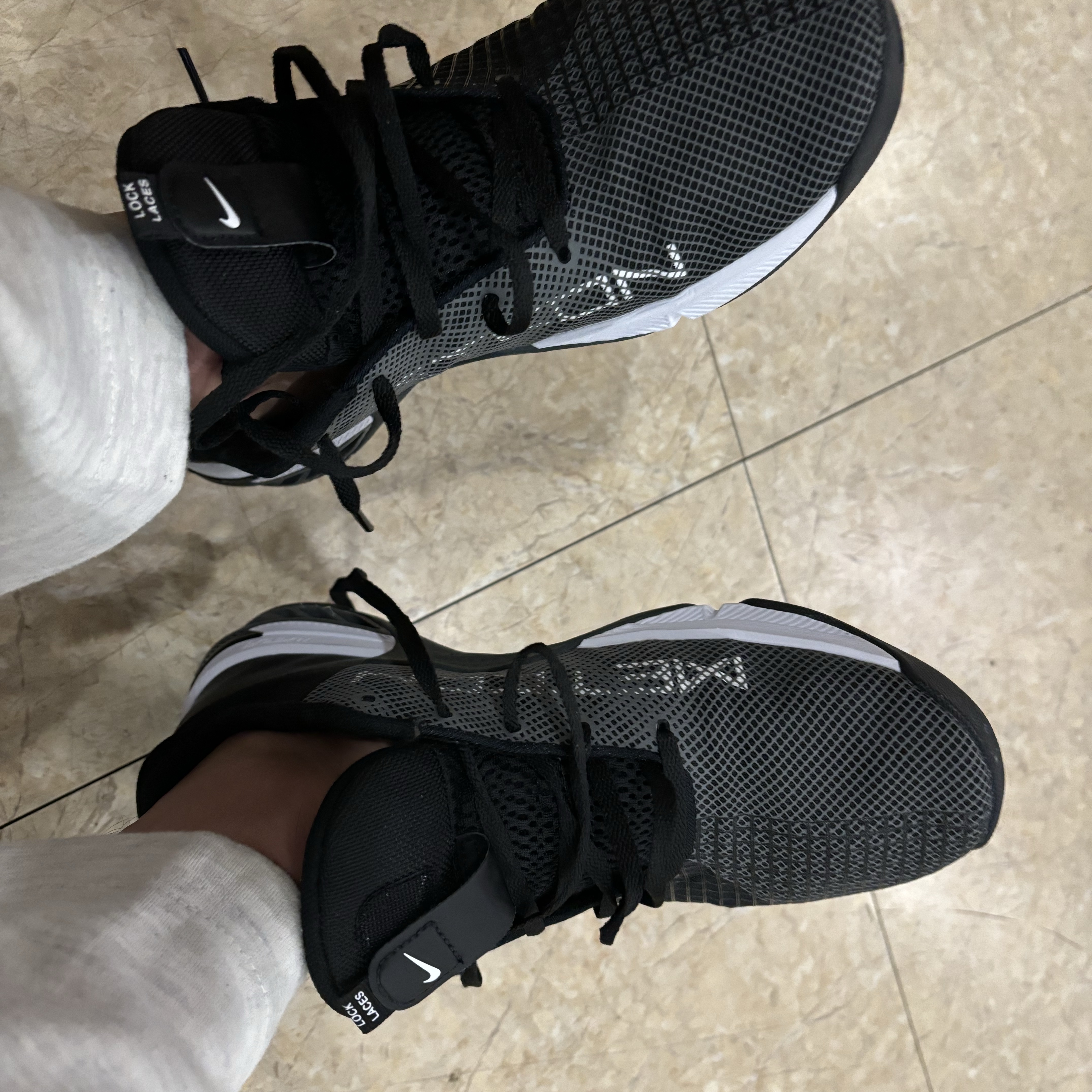 Nike Metcon 8 Black White 착용 스타일