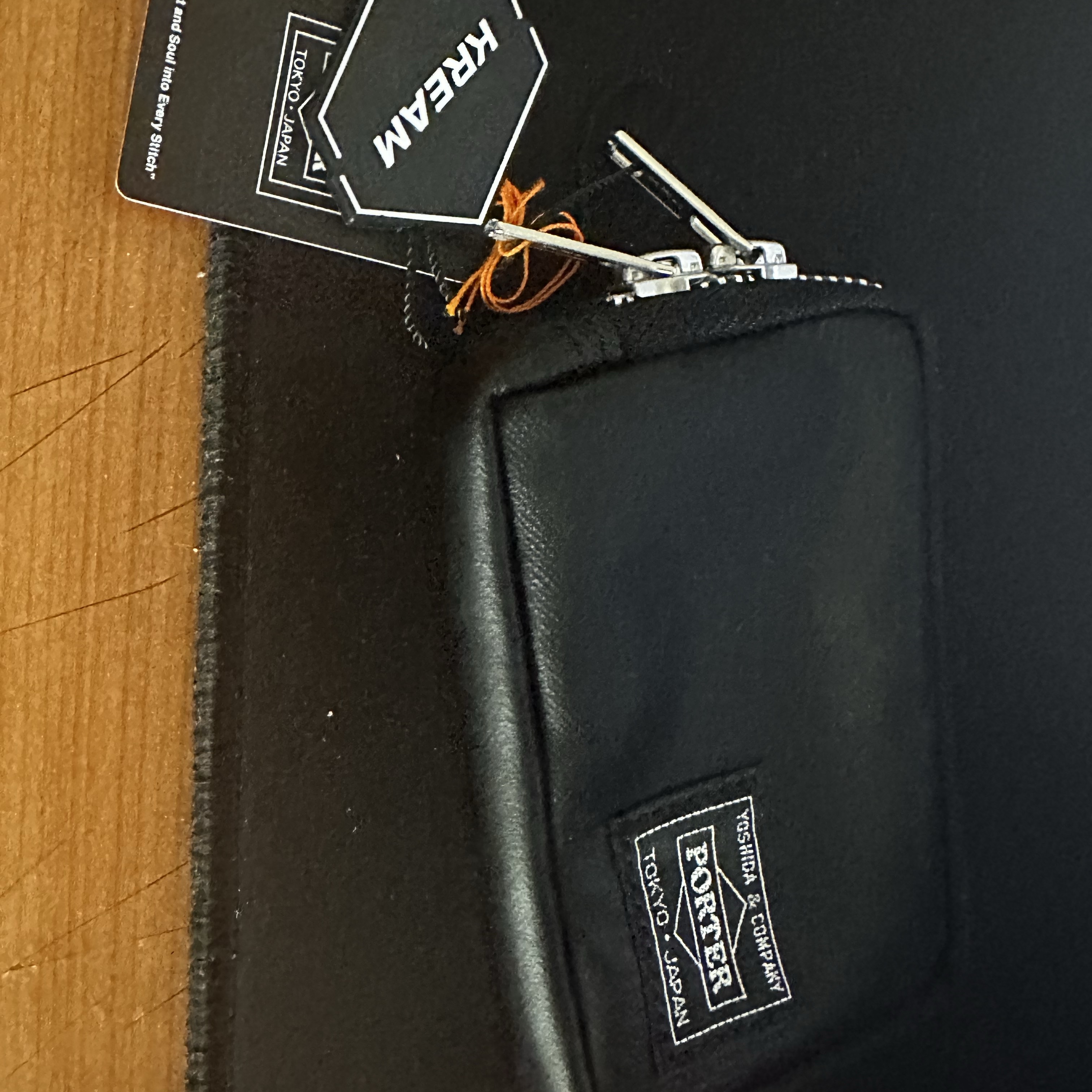 Porter Freestyle Multi Coin Case Black 착용 스타일