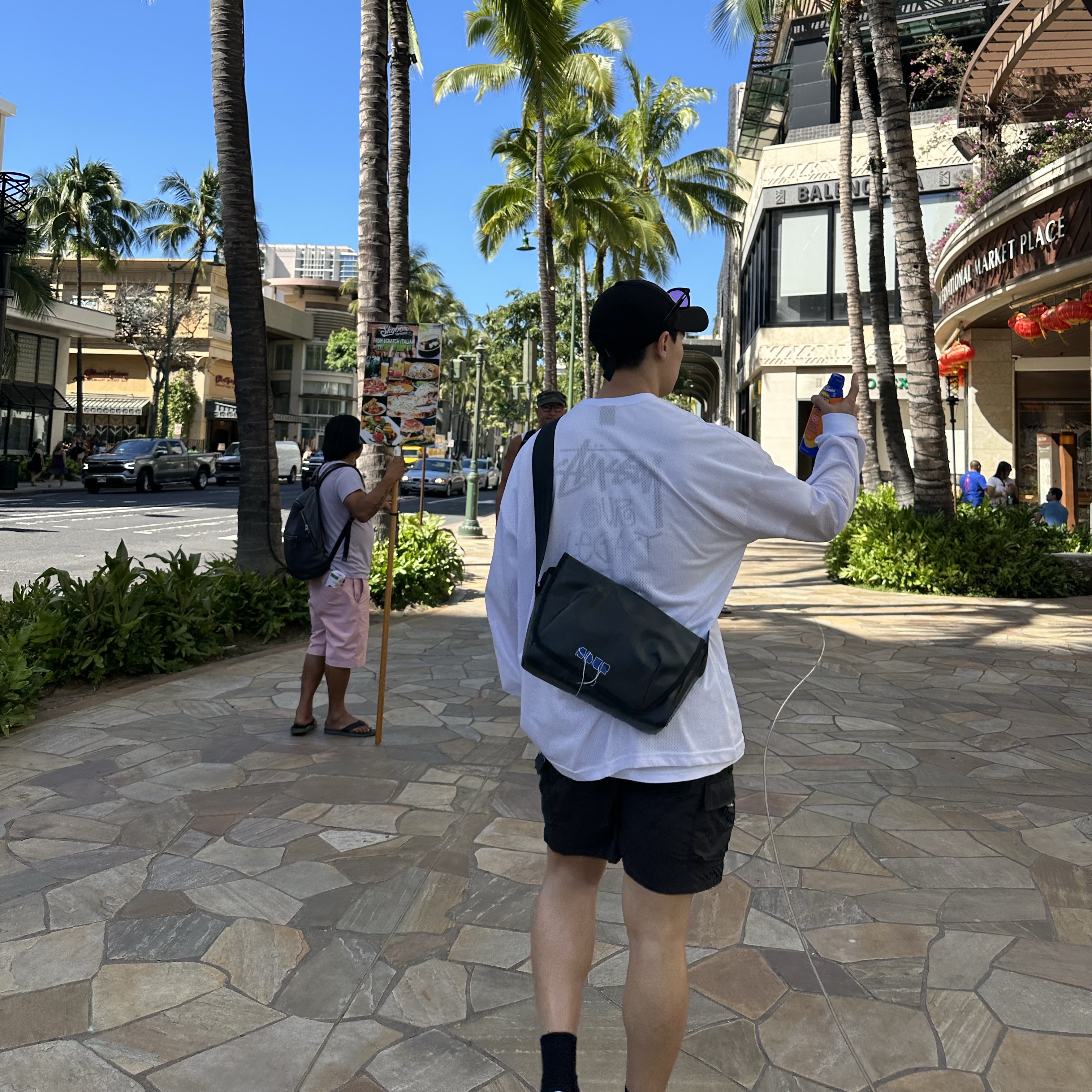 Ader Error Trace Admore Crossbody Bag Black, Stussy x Our Legacy Surfman Pigment Dyed T-Shirt Natural 착용 스타일